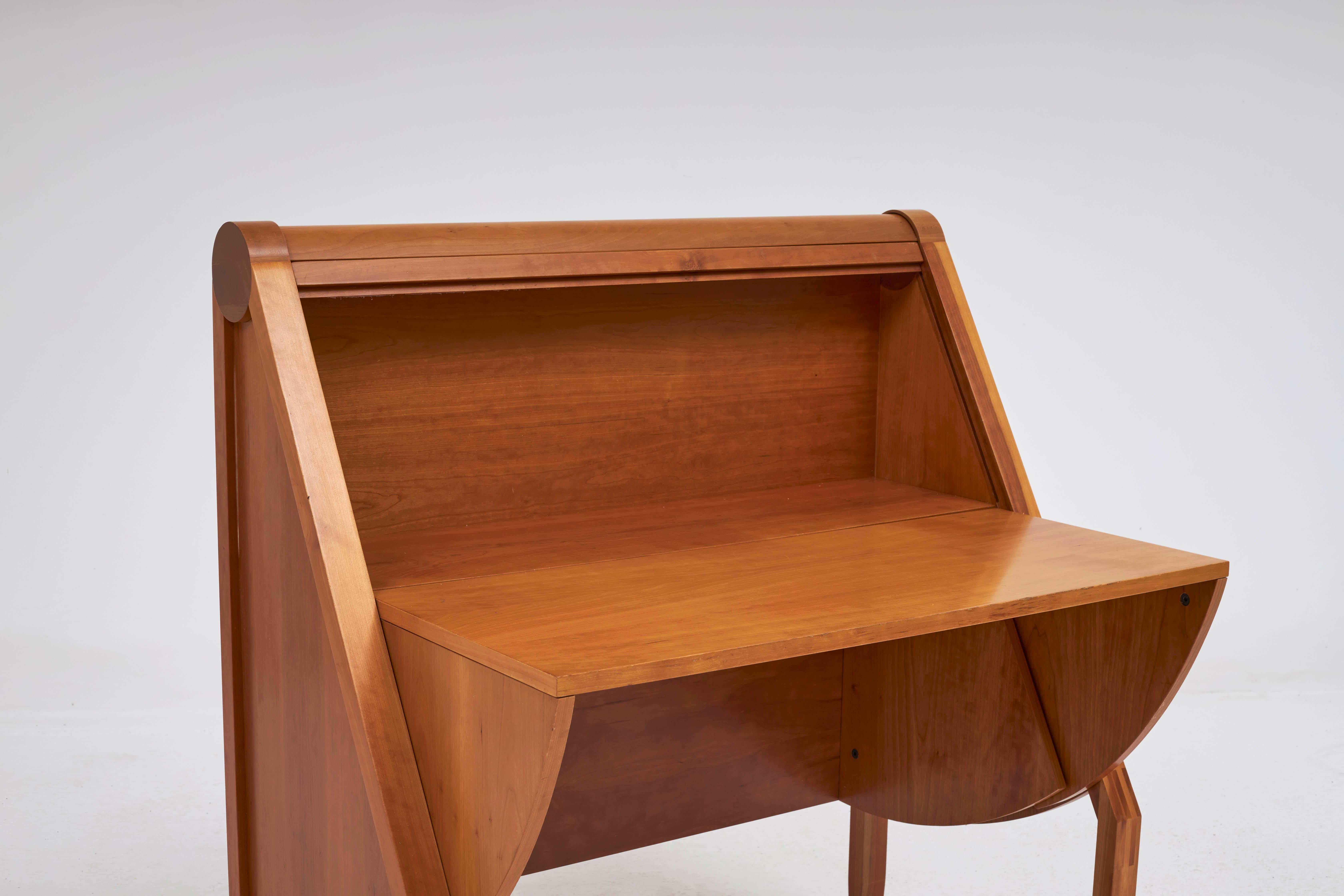 Compass Writing Desk Bureau by Pedro Miralles Claver for Punt Mobles, circa 1990 In Excellent Condition For Sale In London, GB