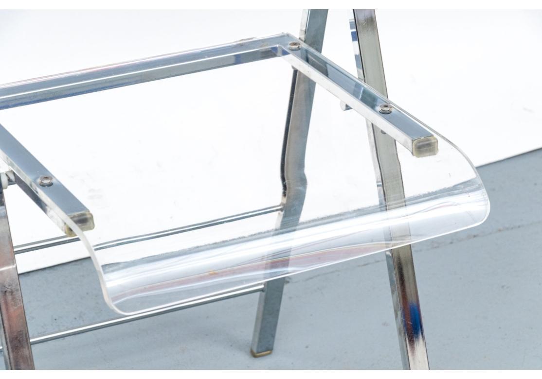 Groupe compatible de 7 chaises pliantes en acrylique en vente 4