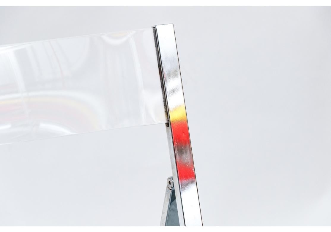 Groupe compatible de 7 chaises pliantes en acrylique en vente 5