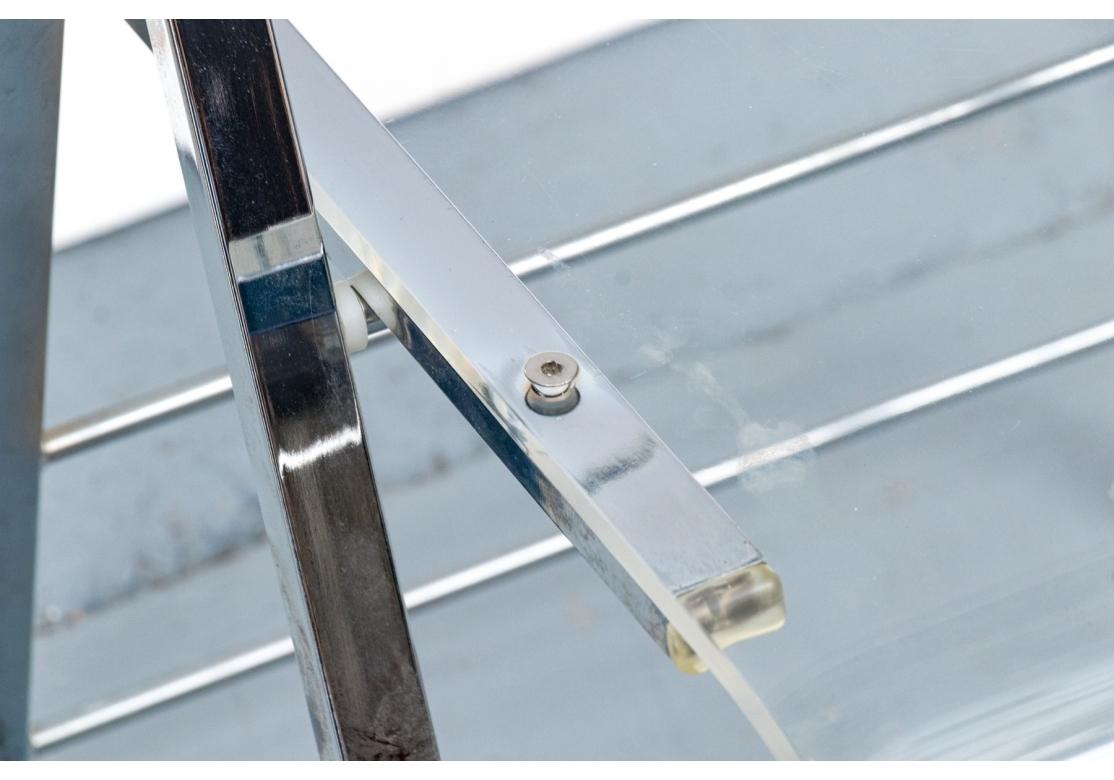 Groupe compatible de 7 chaises pliantes en acrylique en vente 8