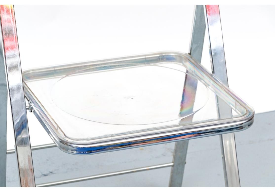 Groupe compatible de 7 chaises pliantes en acrylique en vente 10