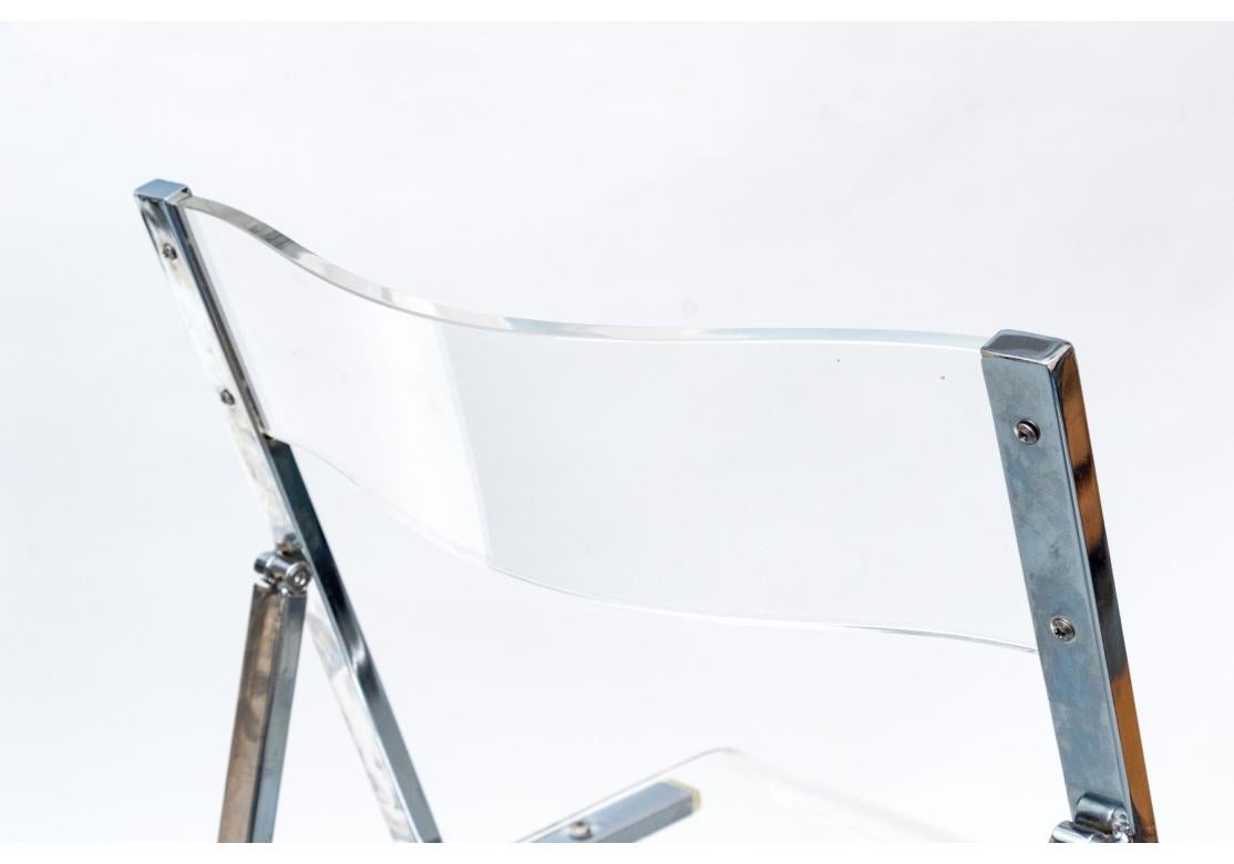 Groupe compatible de 7 chaises pliantes en acrylique en vente 11