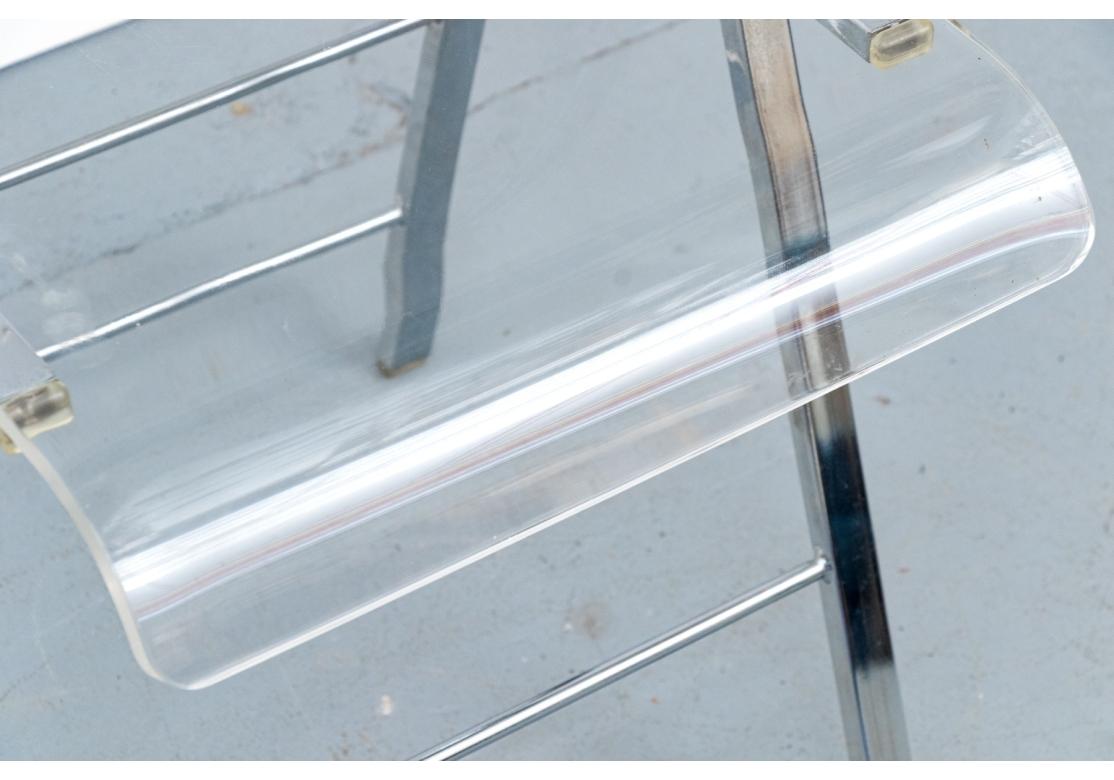 Groupe compatible de 7 chaises pliantes en acrylique en vente 13