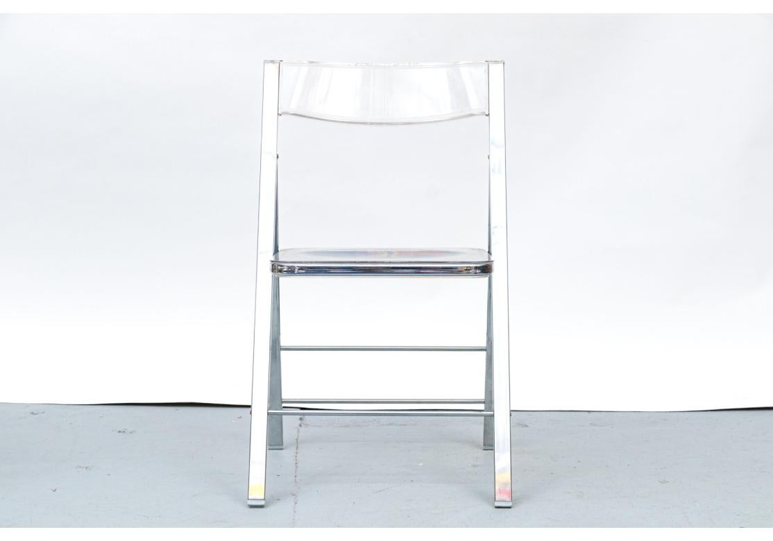 Mid-Century Modern Groupe compatible de 7 chaises pliantes en acrylique en vente