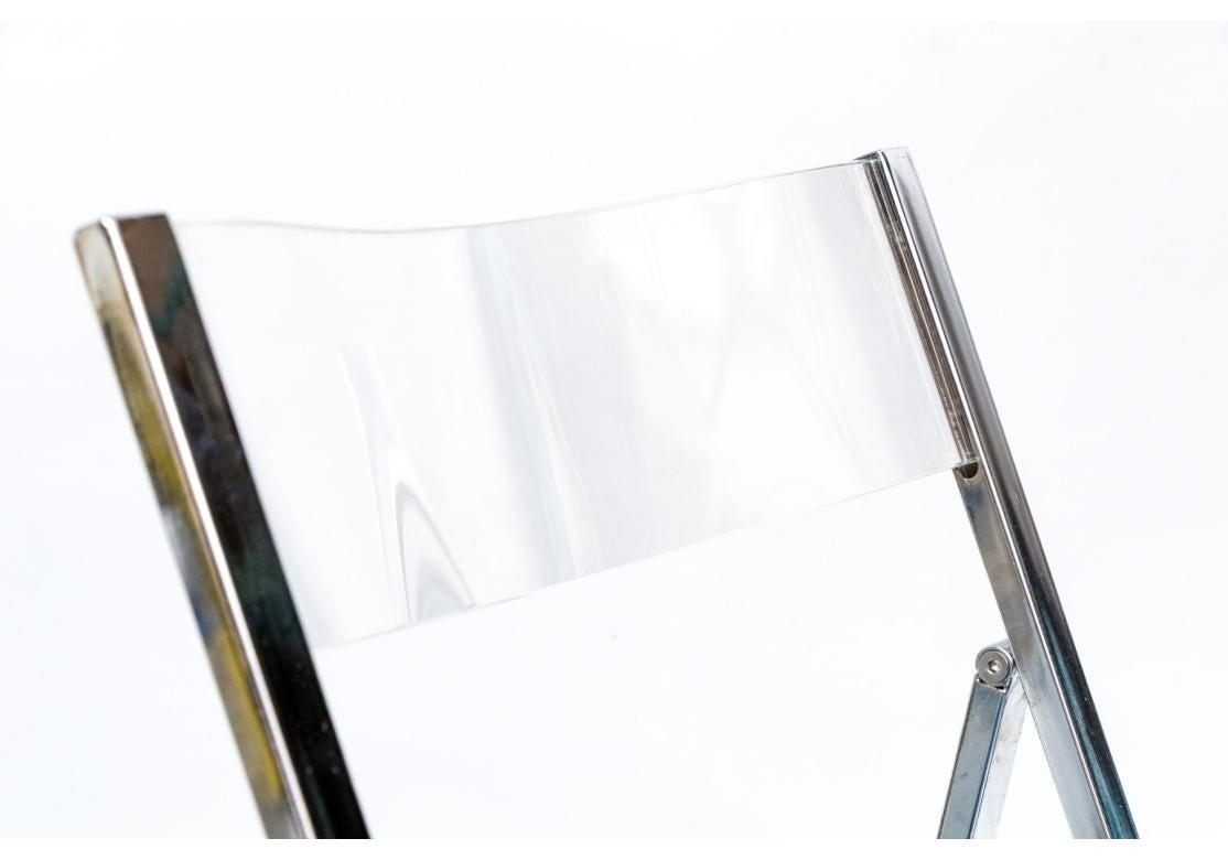 Groupe compatible de 7 chaises pliantes en acrylique en vente 1