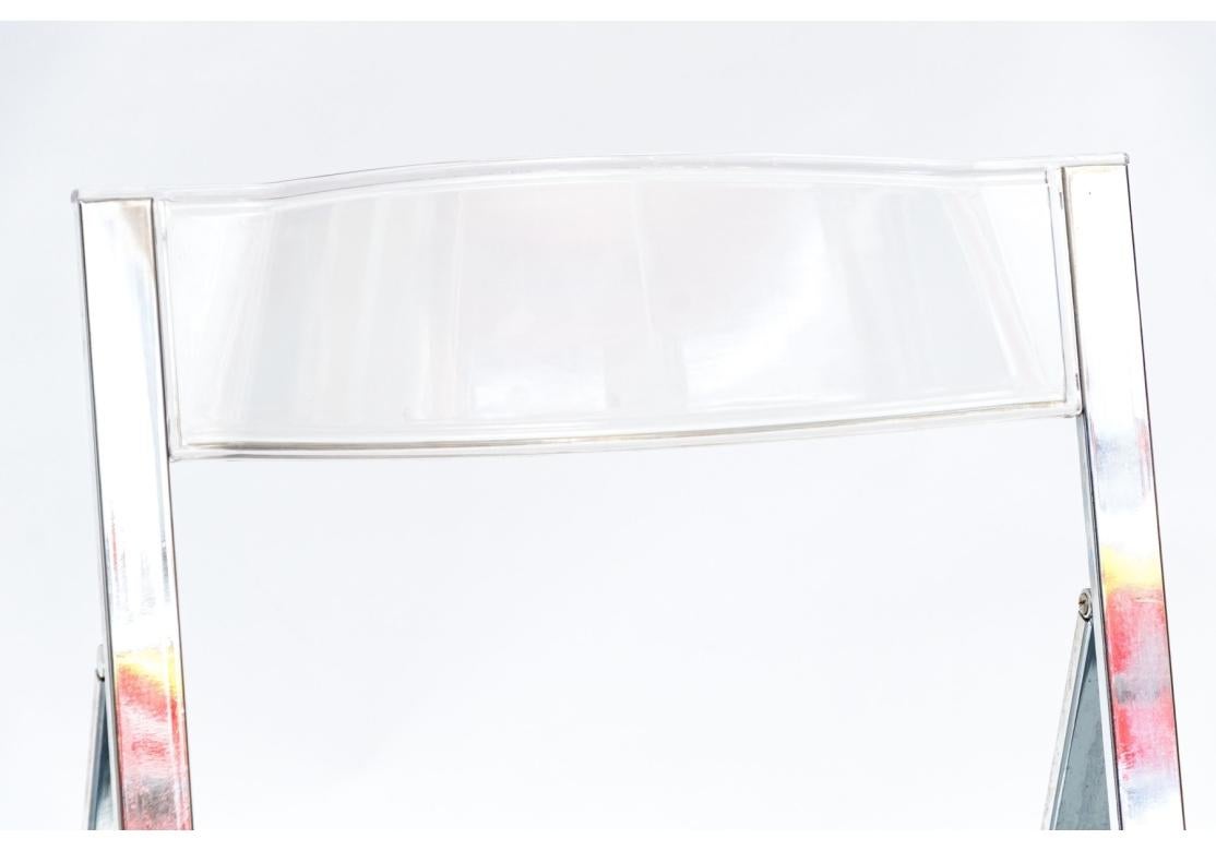 Groupe compatible de 7 chaises pliantes en acrylique en vente 2