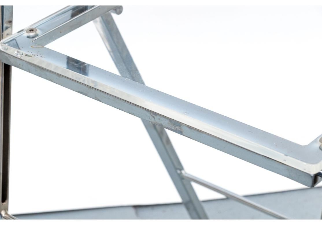 Groupe compatible de 7 chaises pliantes en acrylique en vente 3