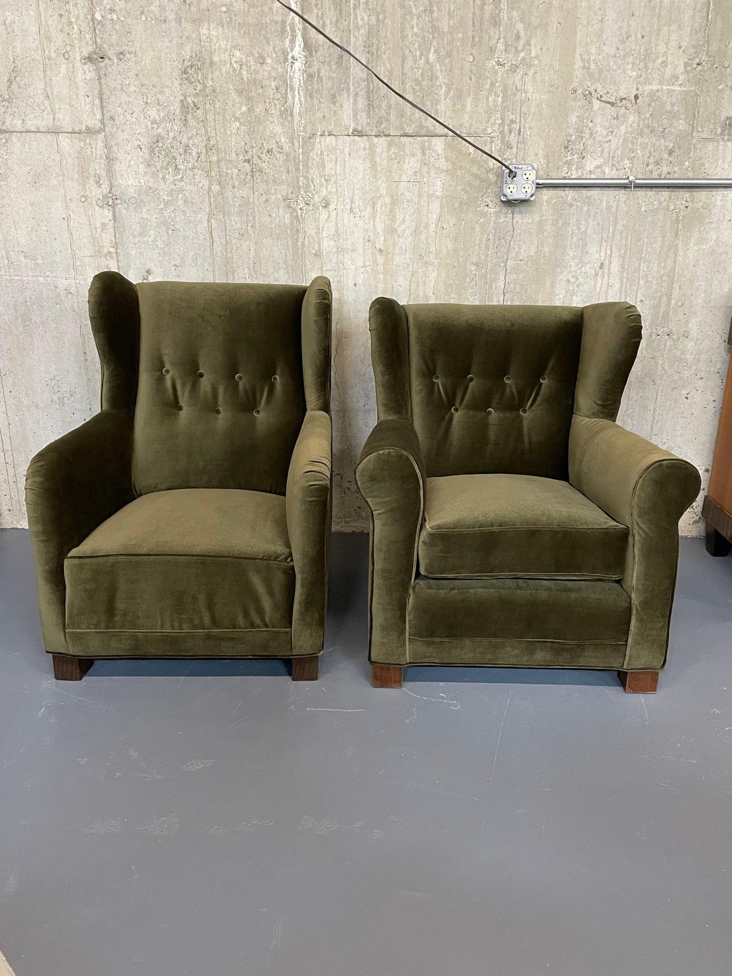 Compatible Pair Danish Cabinetmaker Wingback Lounge Chairs, Fritz Hansen Style
Pair of similar cabinetmaker lounge chairs of the mid-century period designed and produced in Denmark. Each chair has been newly upholstered in a luxurious green velvet