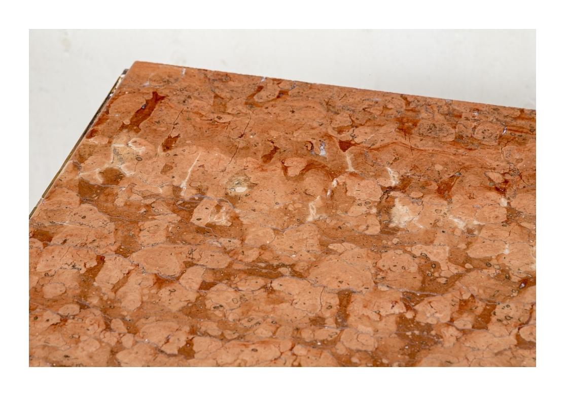 Coppia compatibile di console antiche in legno dorato con piani in marmo in vendita 3