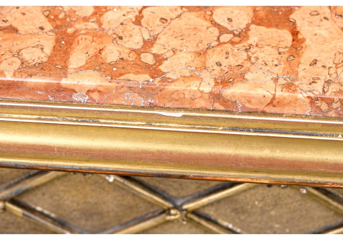 Intagliato Coppia compatibile di console antiche in legno dorato con piani in marmo in vendita