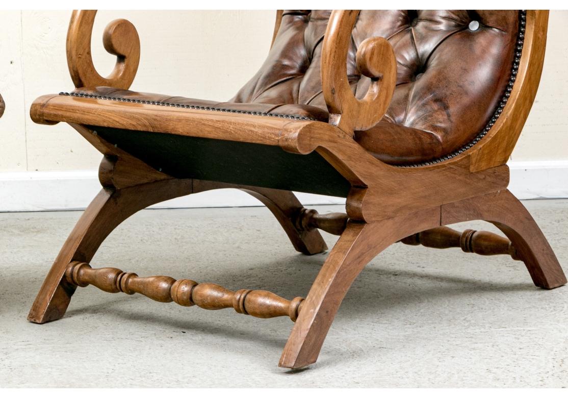 Cuir Paire de fauteuils de relaxation en cuir acajou, compatibles en vente
