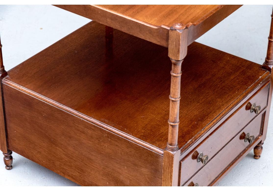 Paire de tables d'appoint anglaises à étages en acajou de Wood and Hogan Inc. Abîmé - En vente à Bridgeport, CT