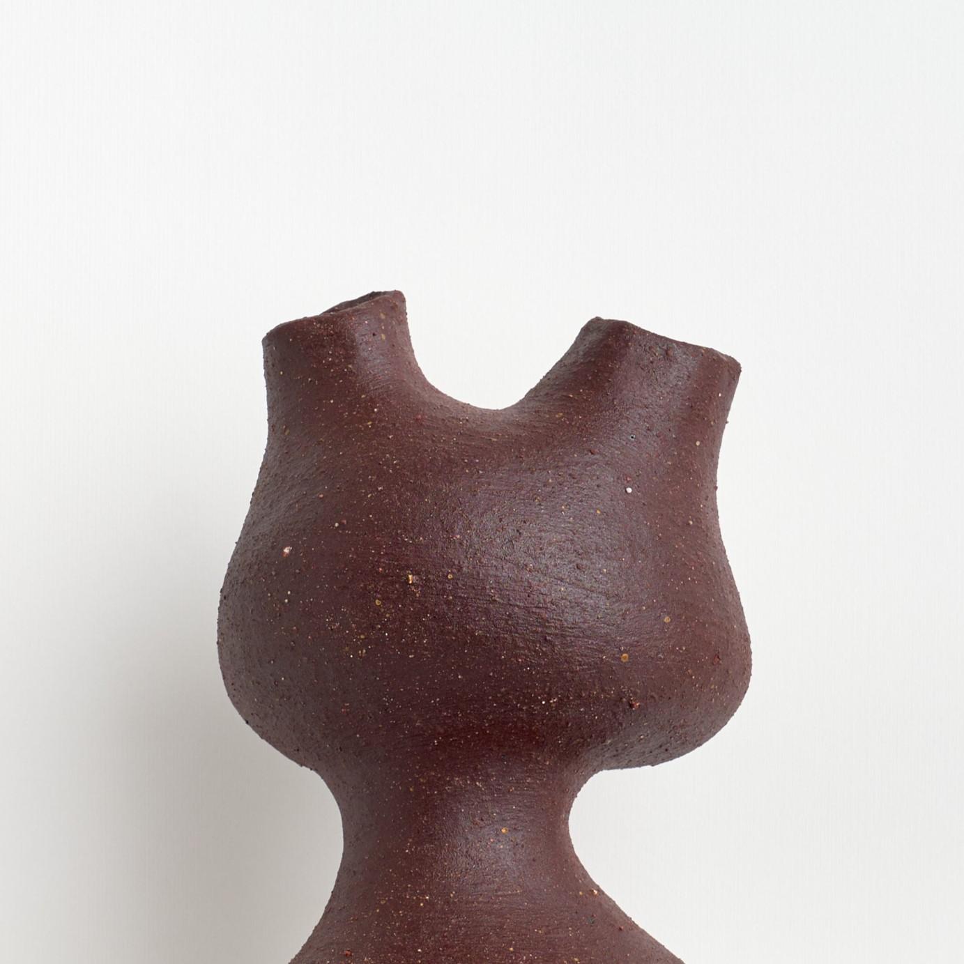 Complemento Vase by Camila Apaez
Unique
Materials: Stoneware
Dimensions: ⌀ 17 x H 27 cm


Ila Ceramica emerged from a process of inner inquiry where ceramics became a space for presence, silence, touch and patience. Camila discovered the shapes that