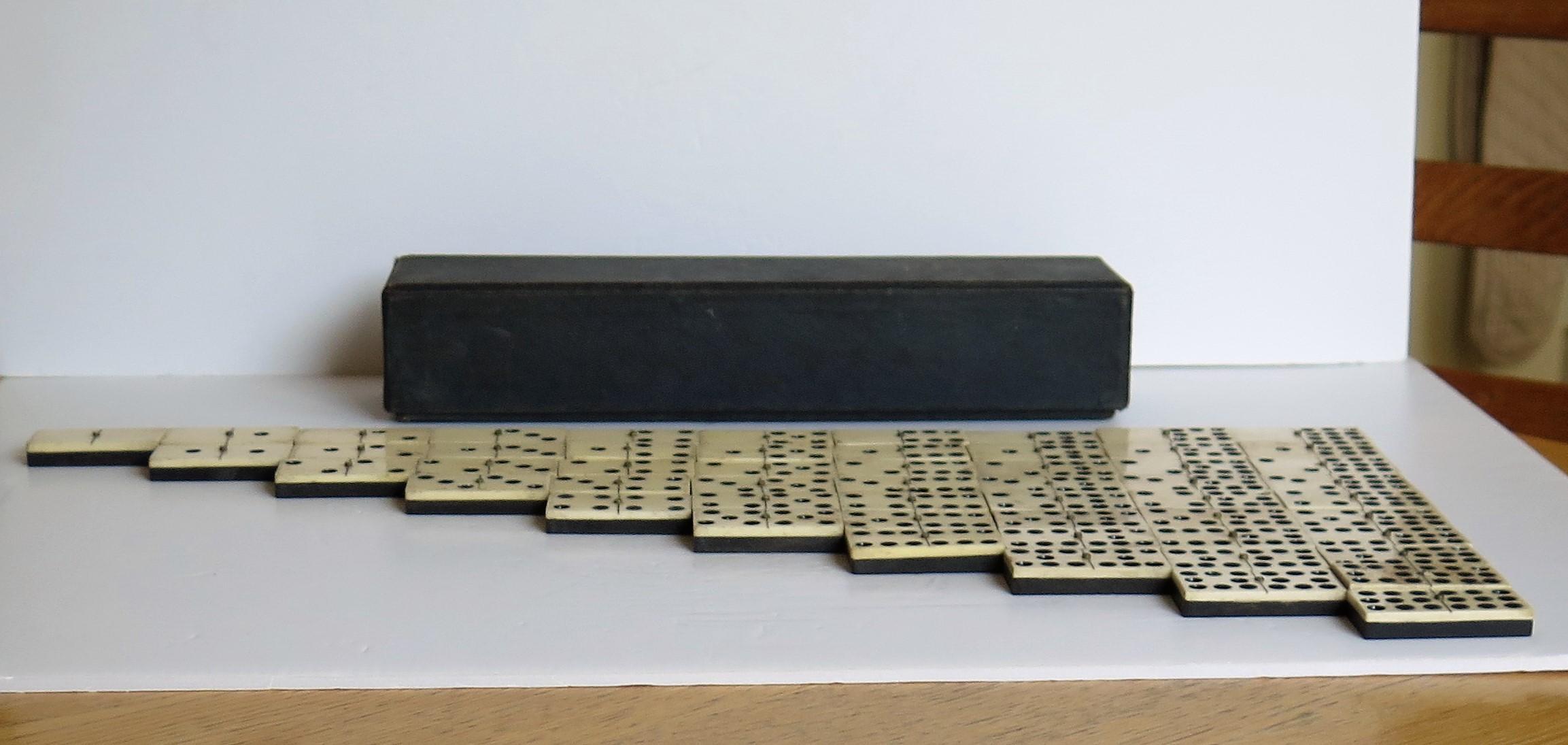 Complete 9 Spot Dominoe Game of 55 Pieces in Original Box, circa 1900 In Good Condition In Lincoln, Lincolnshire