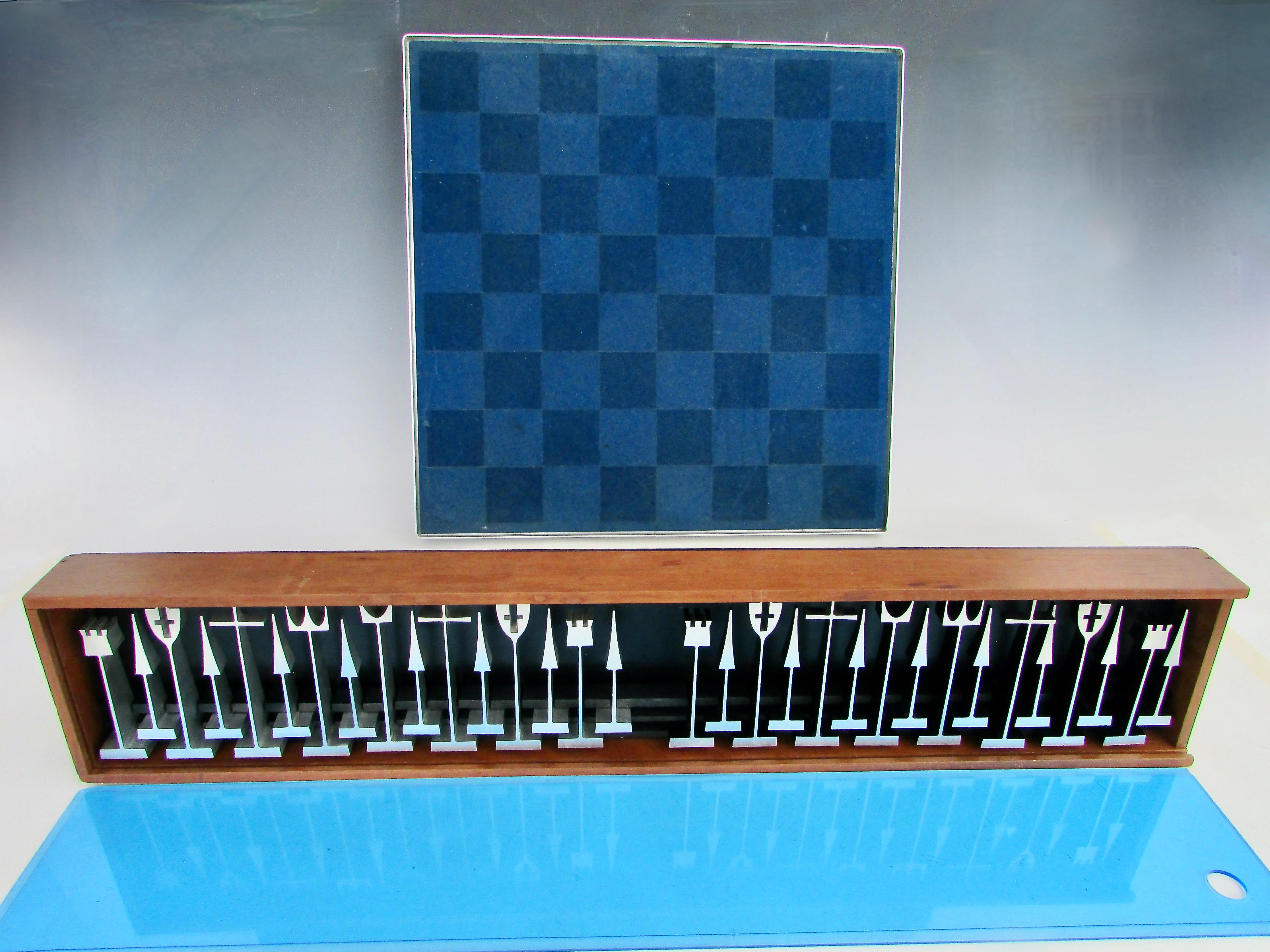 Ensemble d'échecs Austin Cox Alcoa 1962 avec vitrine et carton Bon état à Ferndale, MI