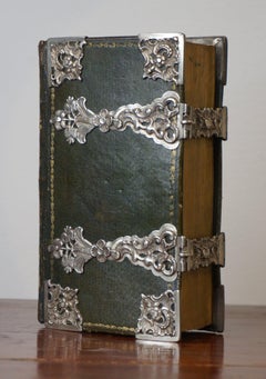 Complete bible bound in green leather morocco with silver clasps, 18th century
