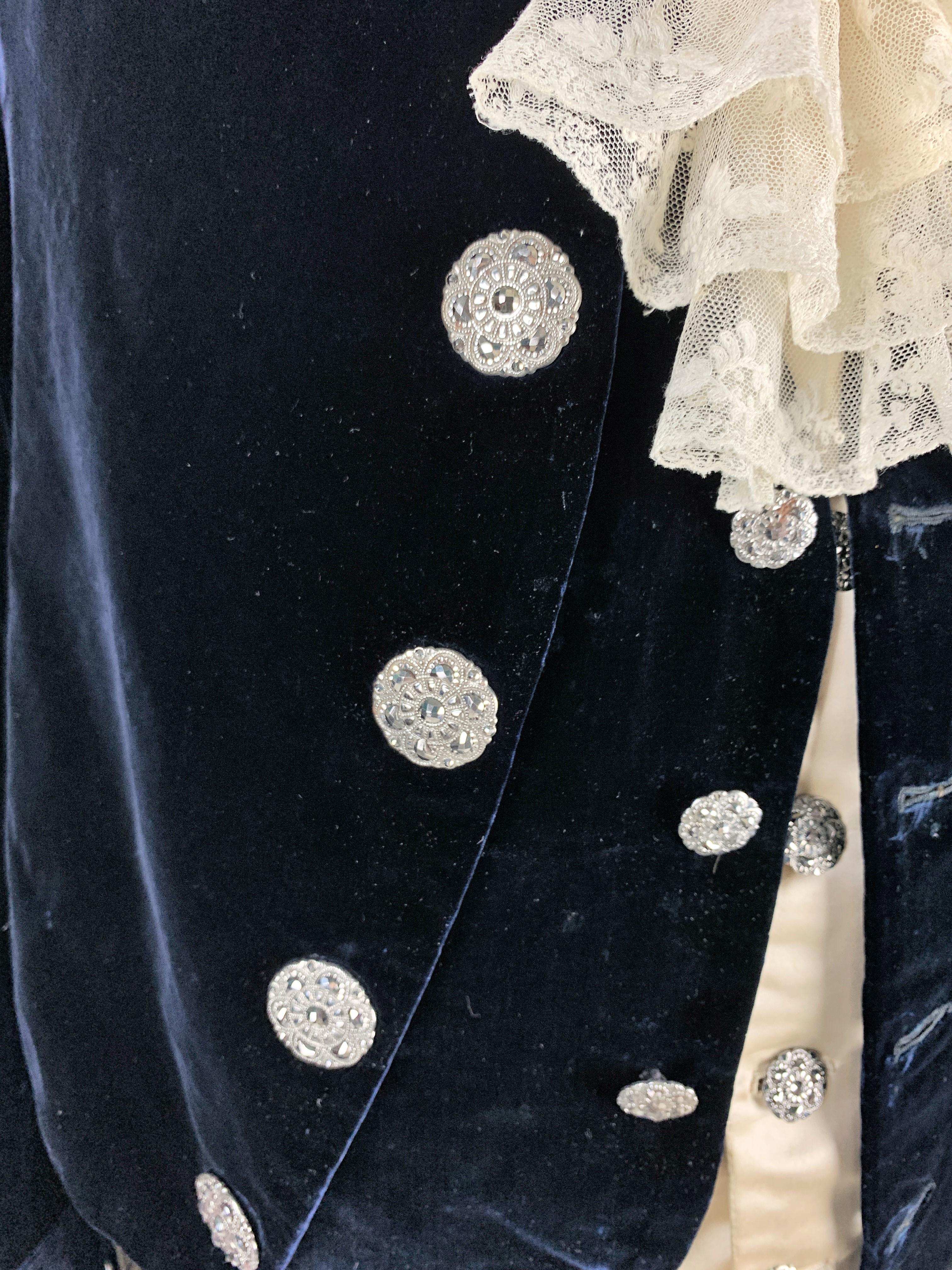 Complete British Court costume in night-blue velvet - England Circa 1910-1930 For Sale 6
