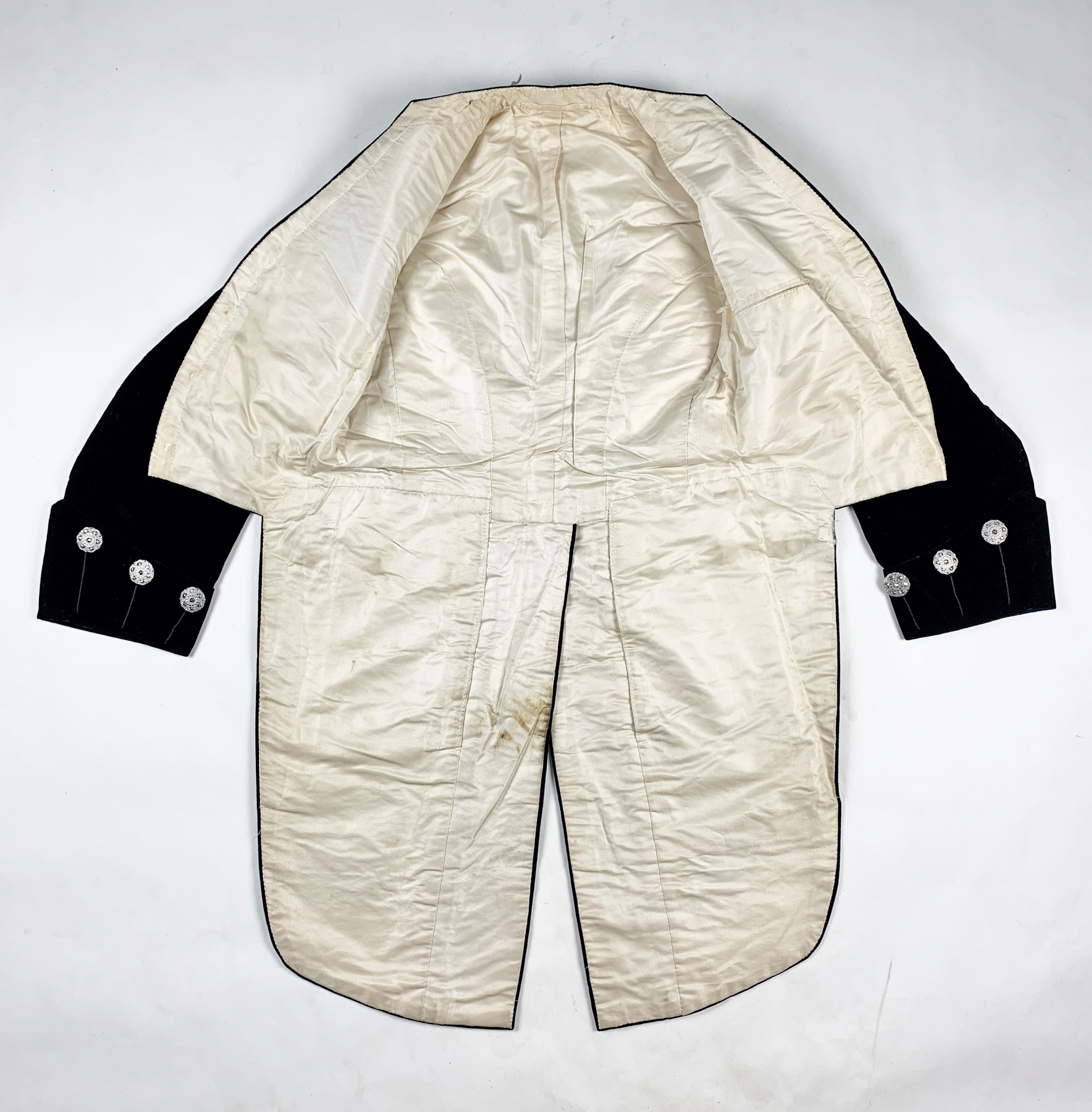 Complete British Court costume in night-blue velvet - England Circa 1910-1930 For Sale 12
