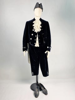 Complete British Court costume in night-blue velvet - England Circa 1910-1930