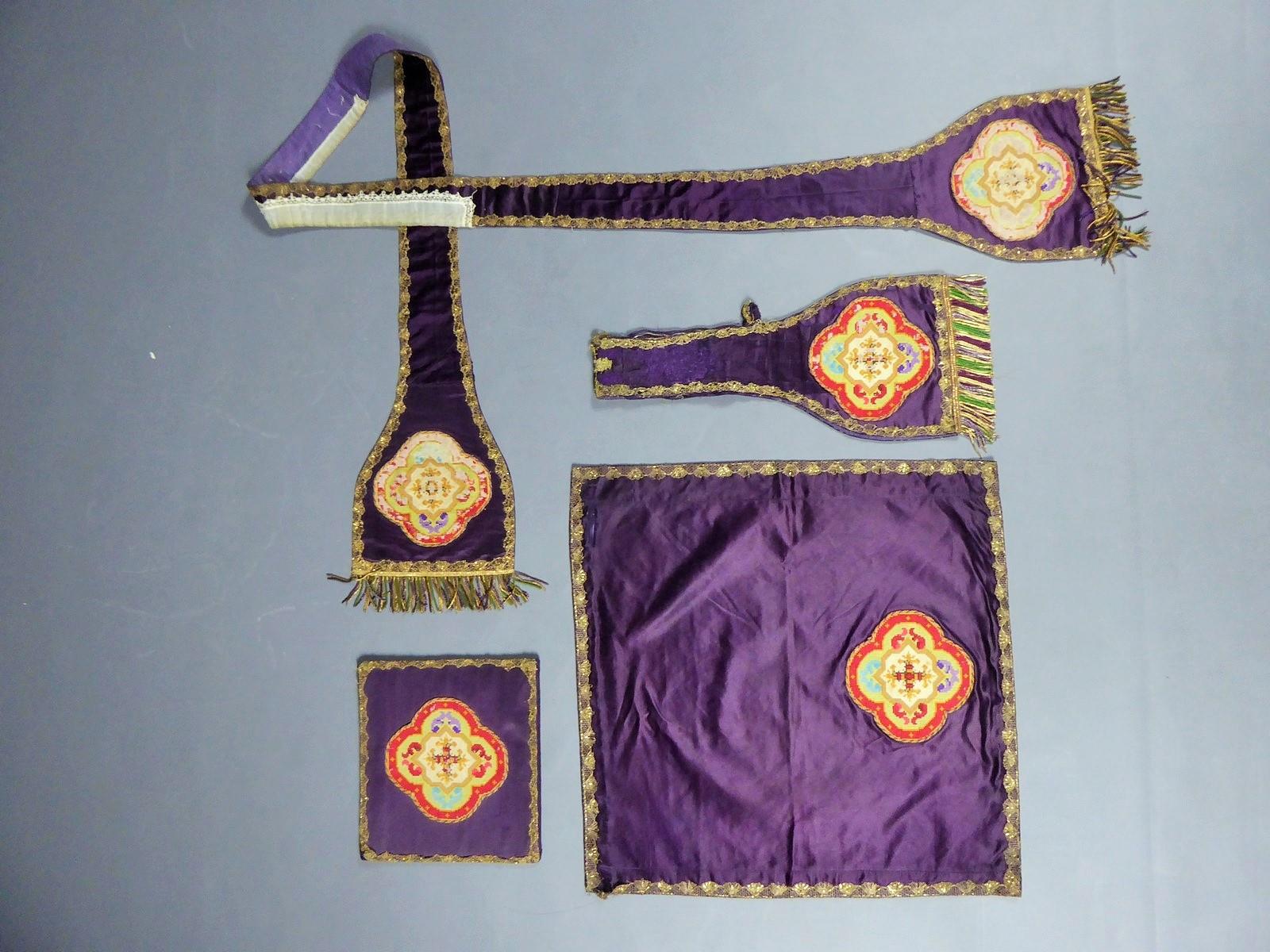 Complete Christian Embroidered chasuble set -  Circa 1880/1920 6