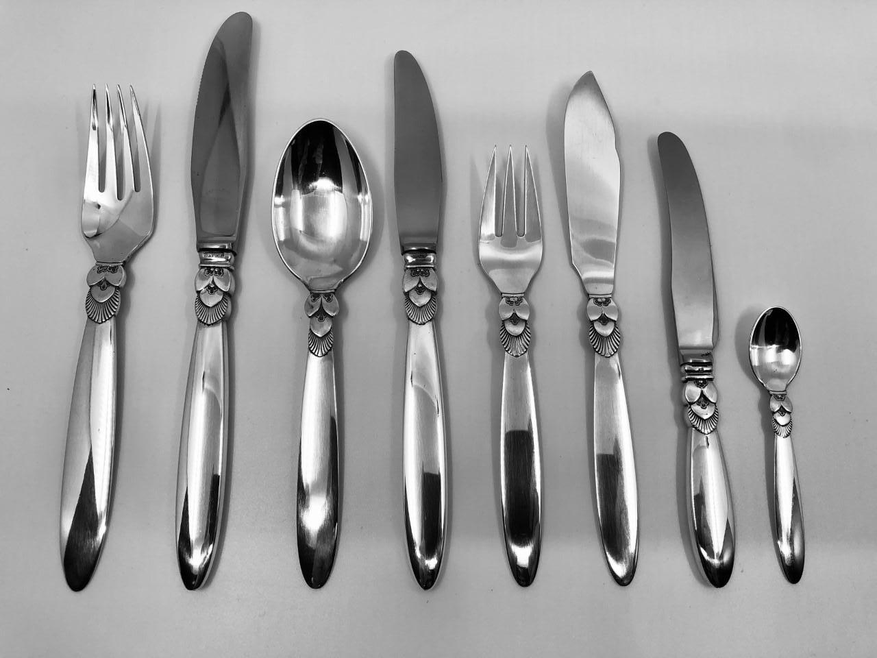 A Vintage complete Georg Jensen sterling silver cactus silverware service for twelve persons.

All pieces are vintage and were made in Denmark at that time. All pieces are in excellent refurbished condition.

12 x dinner forks (7