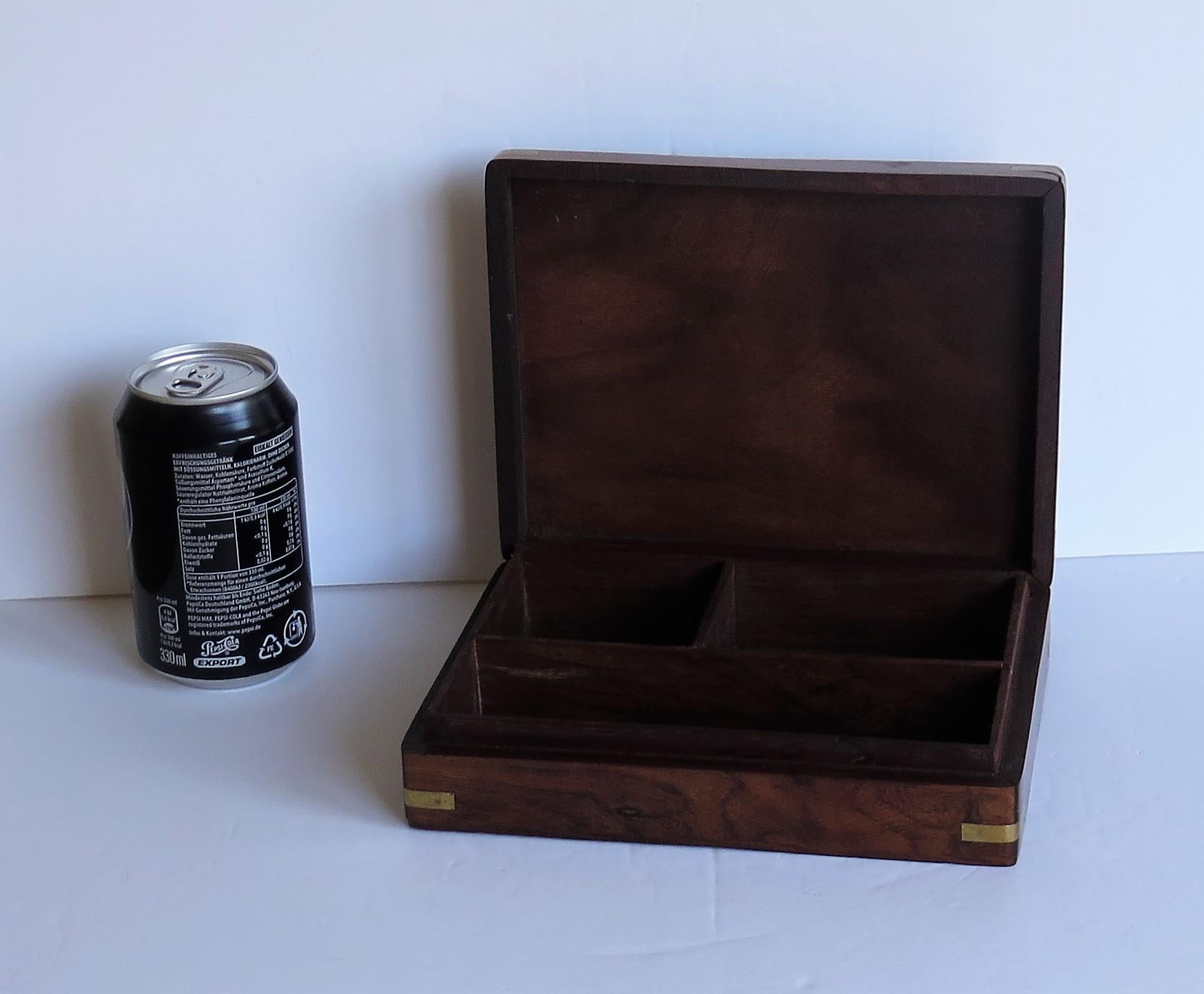 Boîte de jeu complète faite à la main avec dominos, six dés et cartes à jouer, vers les années 1940 en vente 9