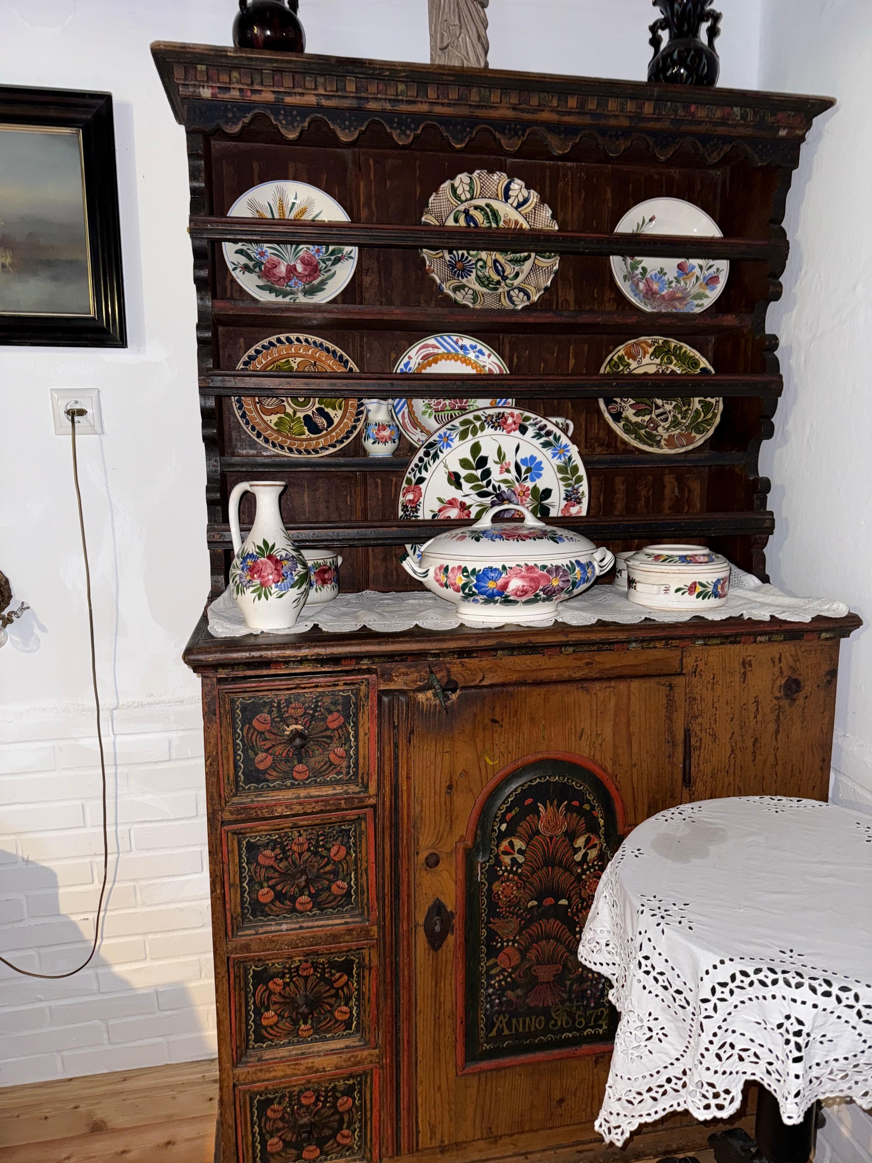 Intérieur complet d'une maison de campagne hongroise vieille de 250 ans en vente 4