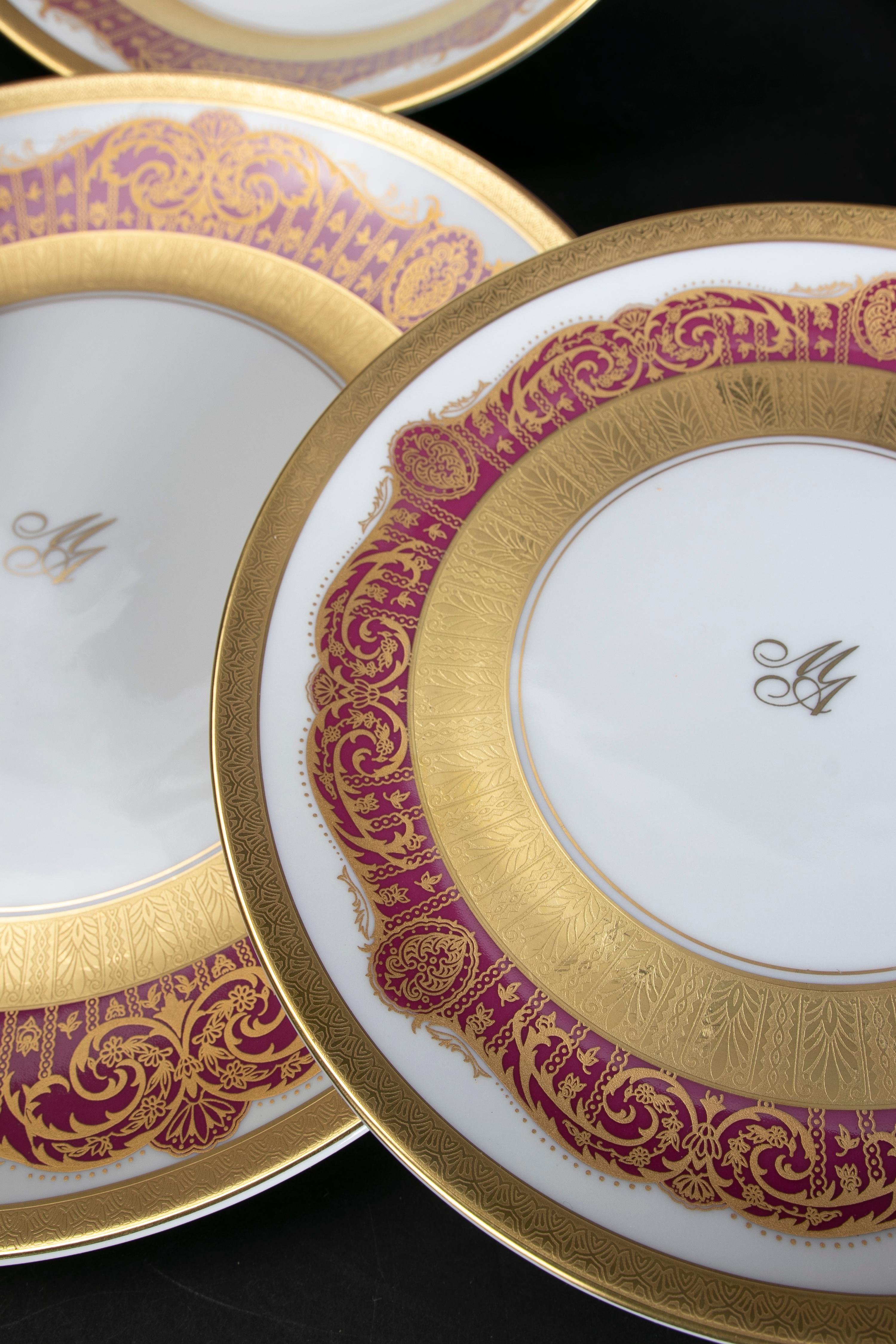 Servizio completo di porcellana Karlovarsky '229 pezzi' decorato in oro in vendita 10