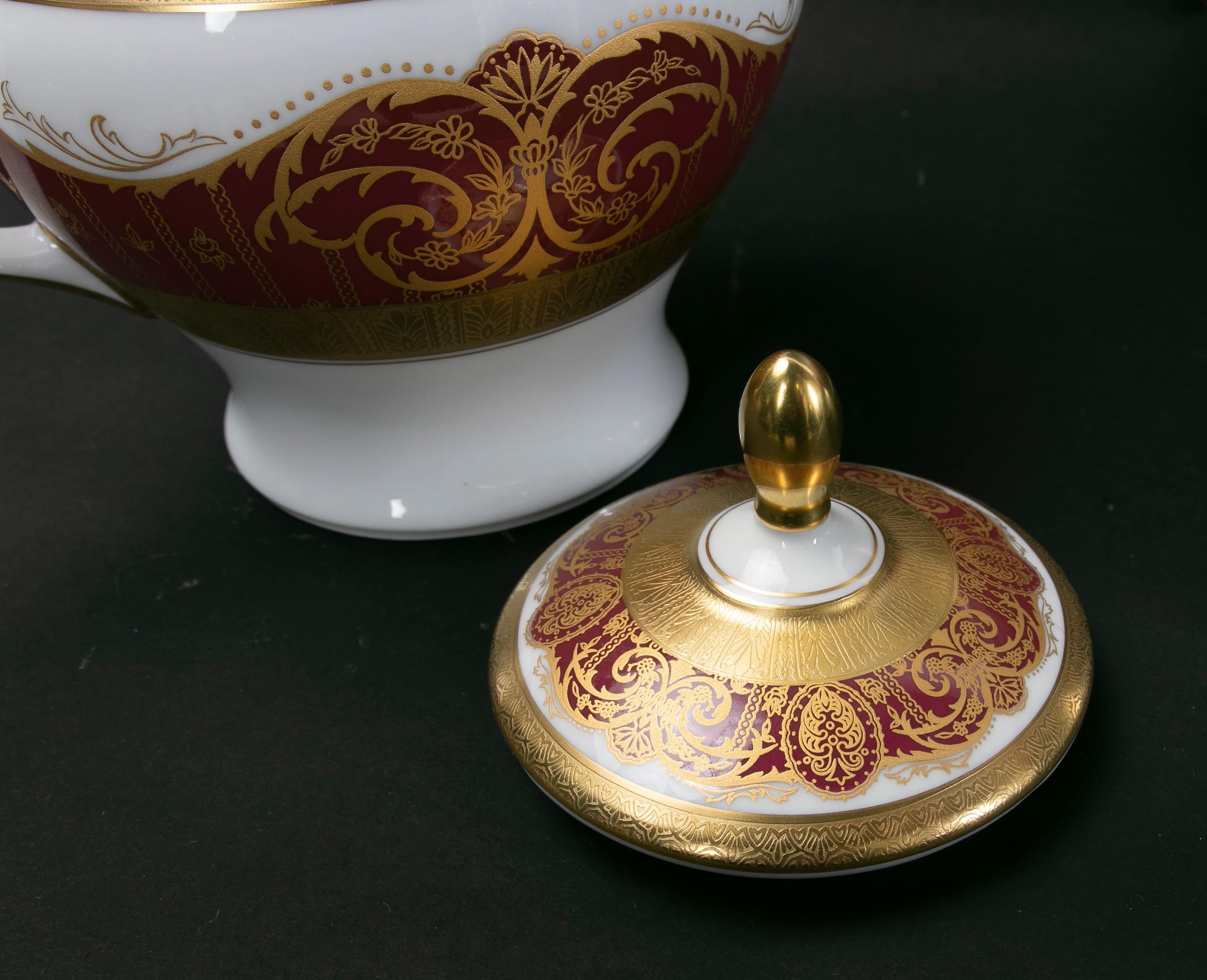 20th Century Complete Karlovarsky Porcelain Tableware '229 Pieces' Decorated with Gold For Sale