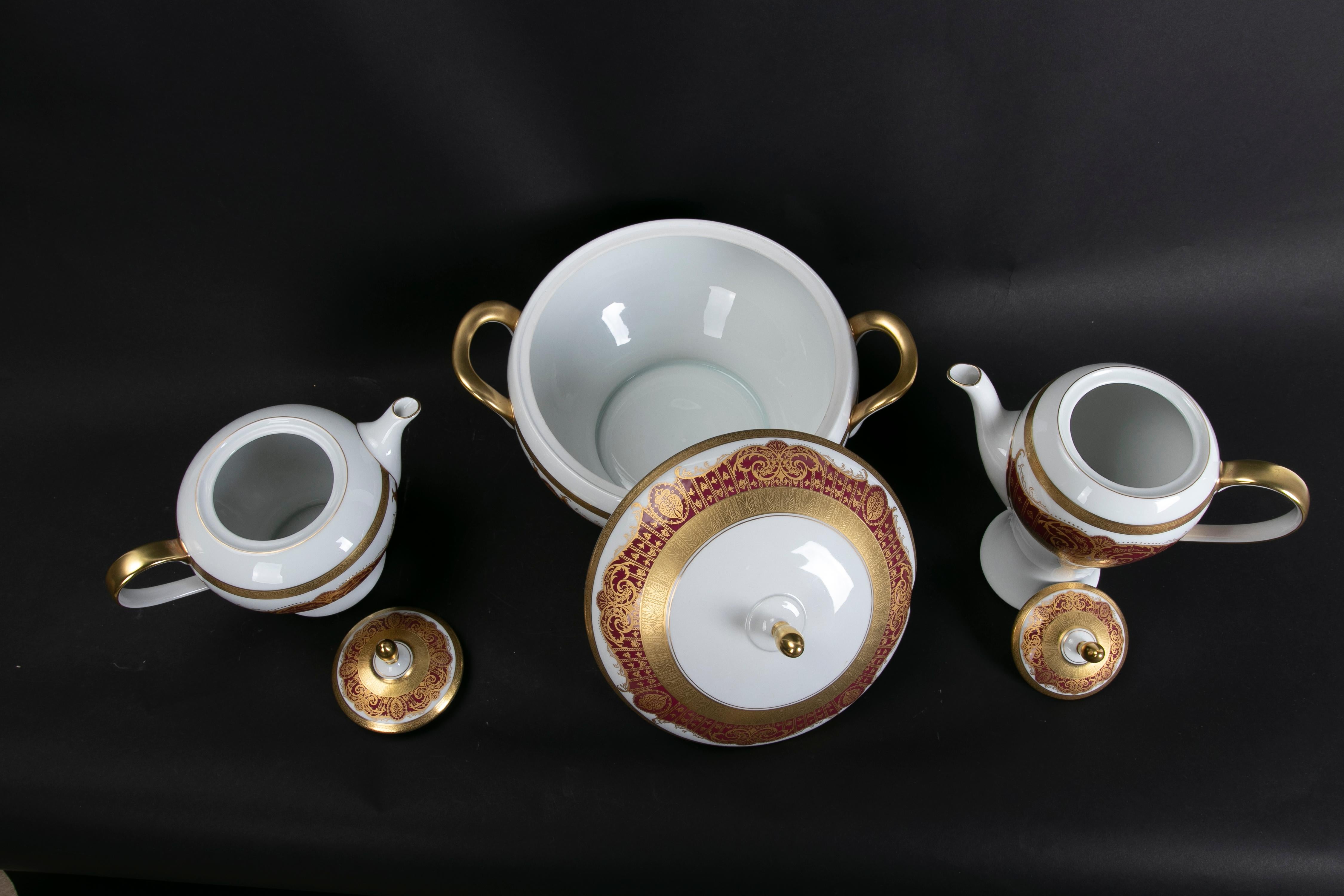 Complete Karlovarsky Porcelain Tableware '229 Pieces' Decorated with Gold For Sale 1