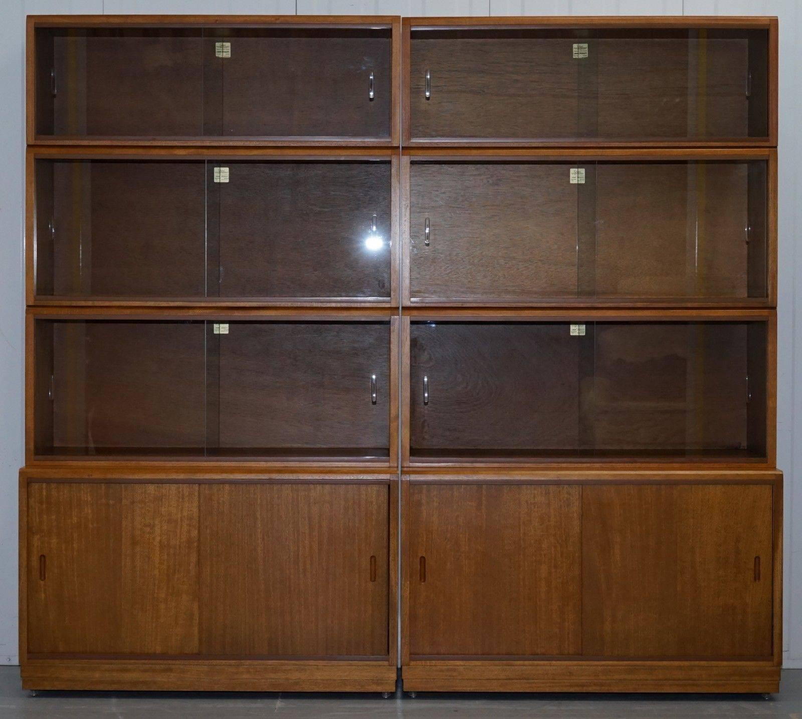 We are delighted to offer for sale this amazing set of 1960s honey oak with glass sliding doors Simplex modular stacking Library bookcases

It's very rare to find a complete suite of these especially in such fantastic condition, I have another