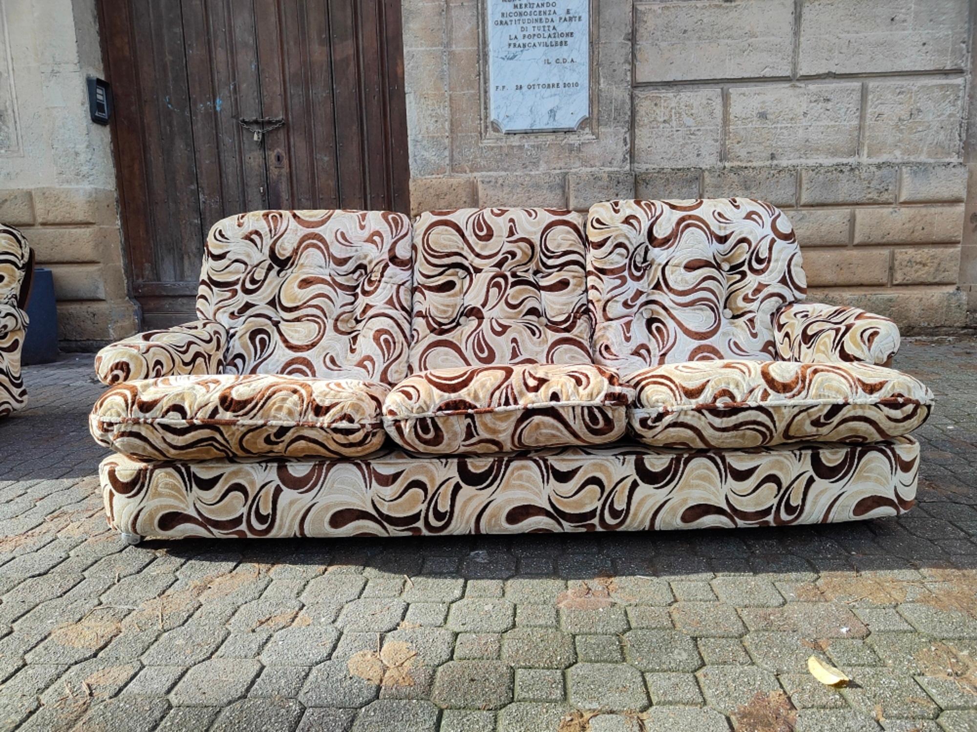 Complete Living Room 70's Sofa and Couple of Armchairs in Velvet For Sale 4