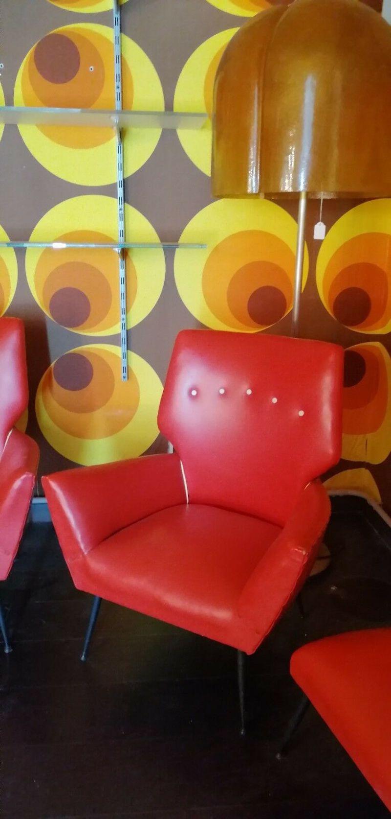 Complete 1960s living room, warehouse stock on display in a vintage shop closed for decades, never used, consisting of a two-seater sofa, a pair of armchairs and a pair of armchairs

Structure in wood and metal, with pointed metal feet, upholstery