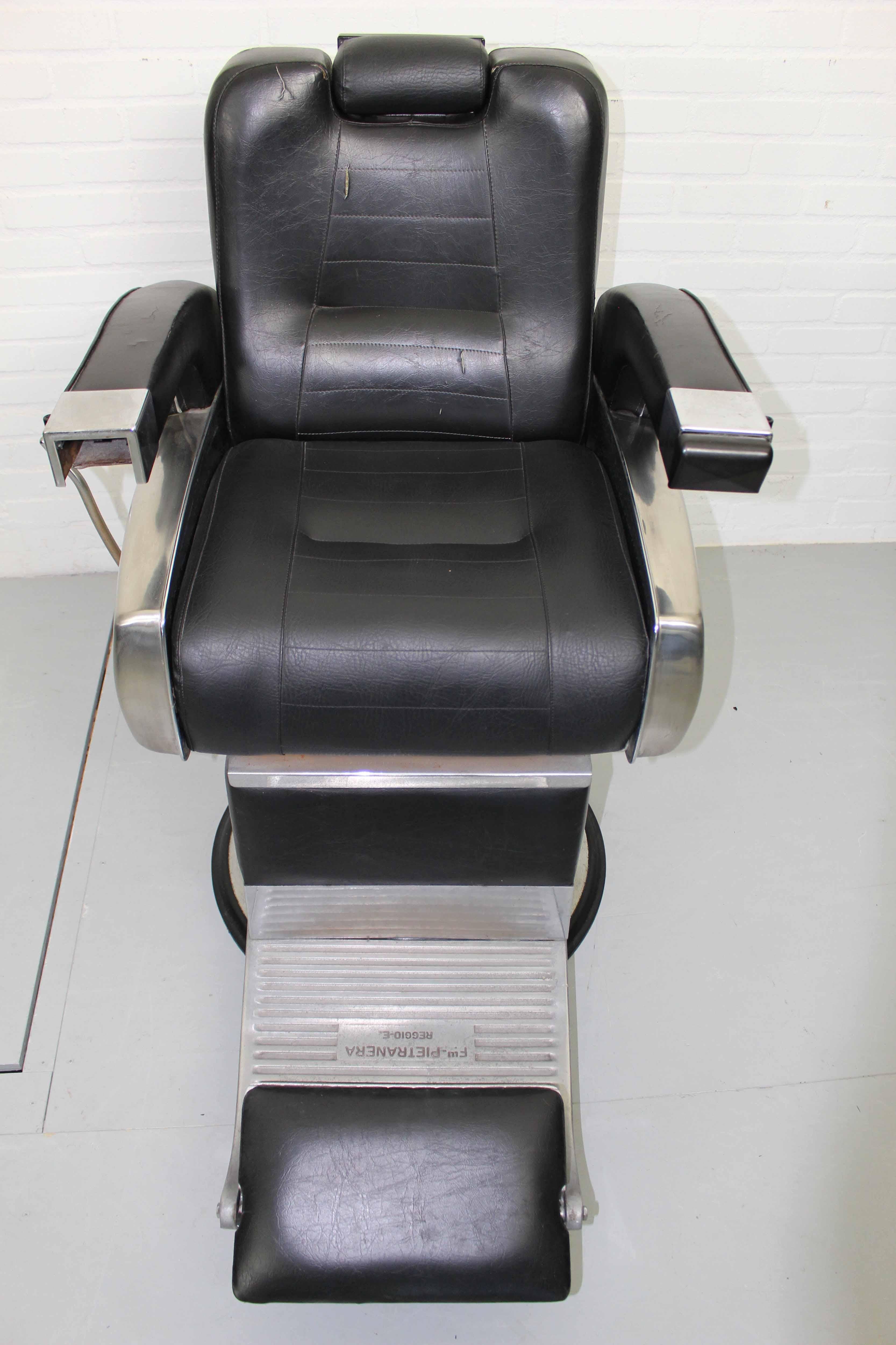 Complete Mid Century Barbershop Interior: a.o. Set 3 Barber Chair by Pietranella 4