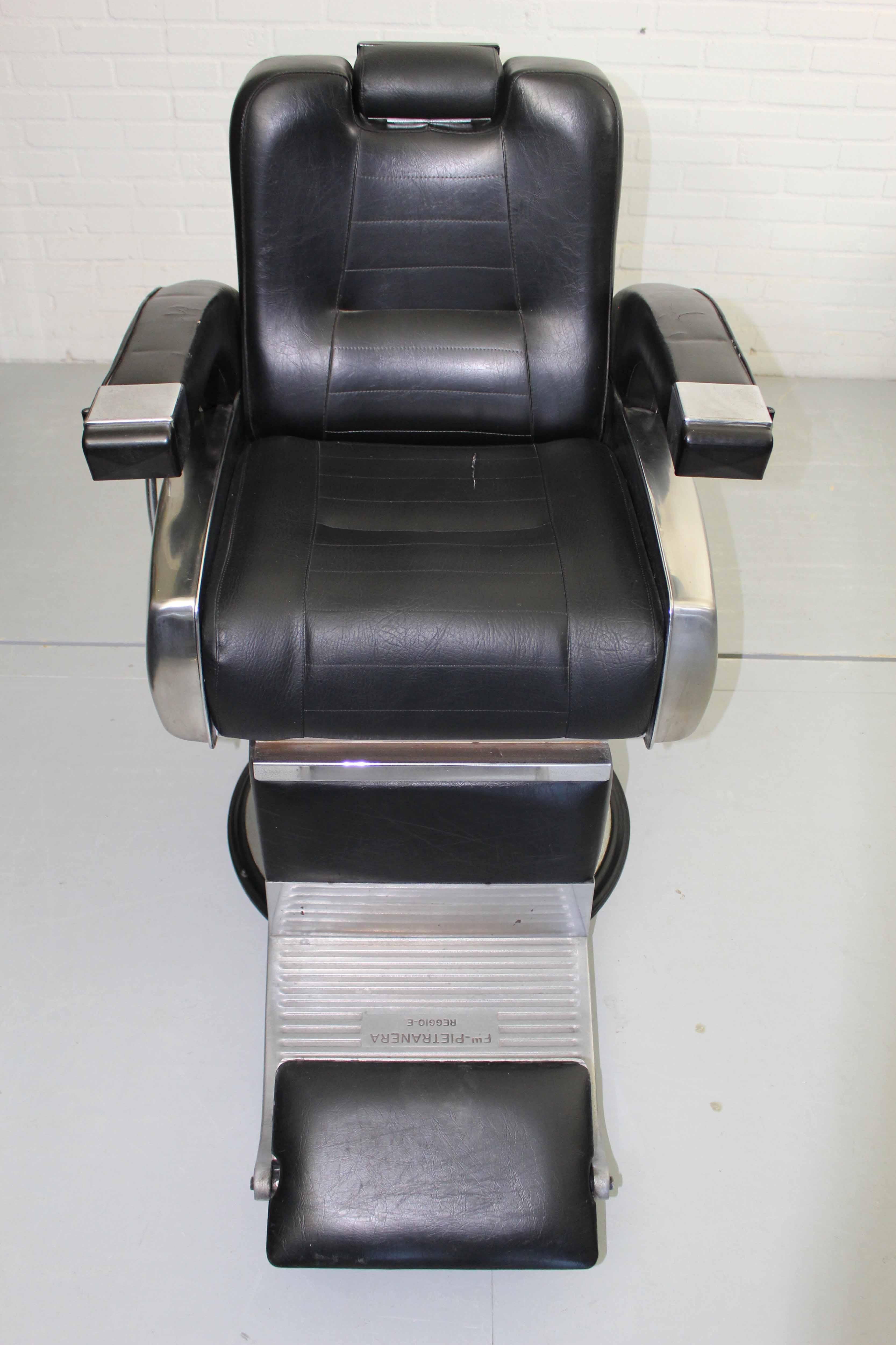 Complete Mid Century Barbershop Interior: a.o. Set 3 Barber Chair by Pietranella 5