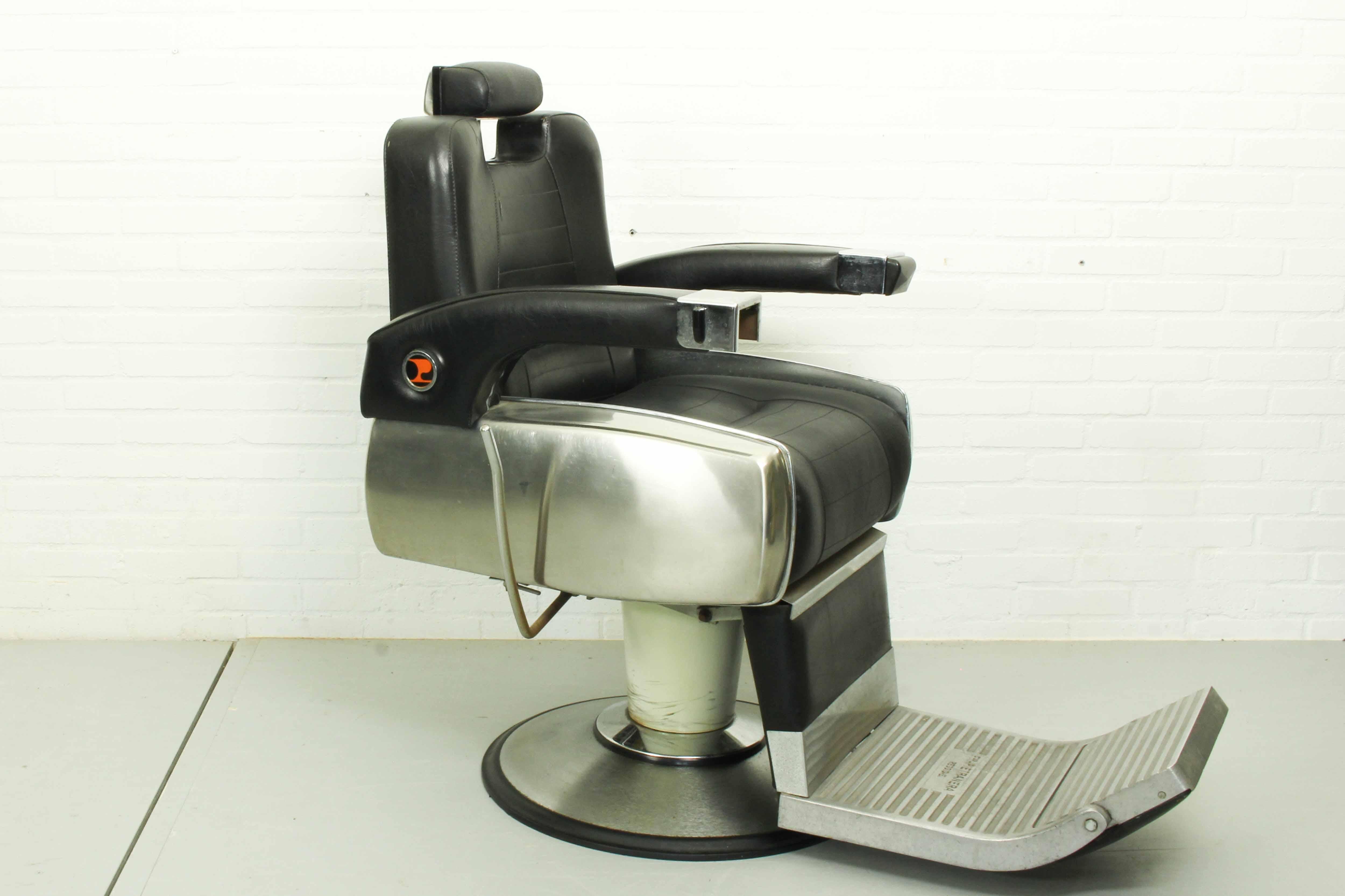 Complete Mid Century Barbershop Interior: a.o. Set 3 Barber Chair by Pietranella In Fair Condition In Appeltern, Gelderland