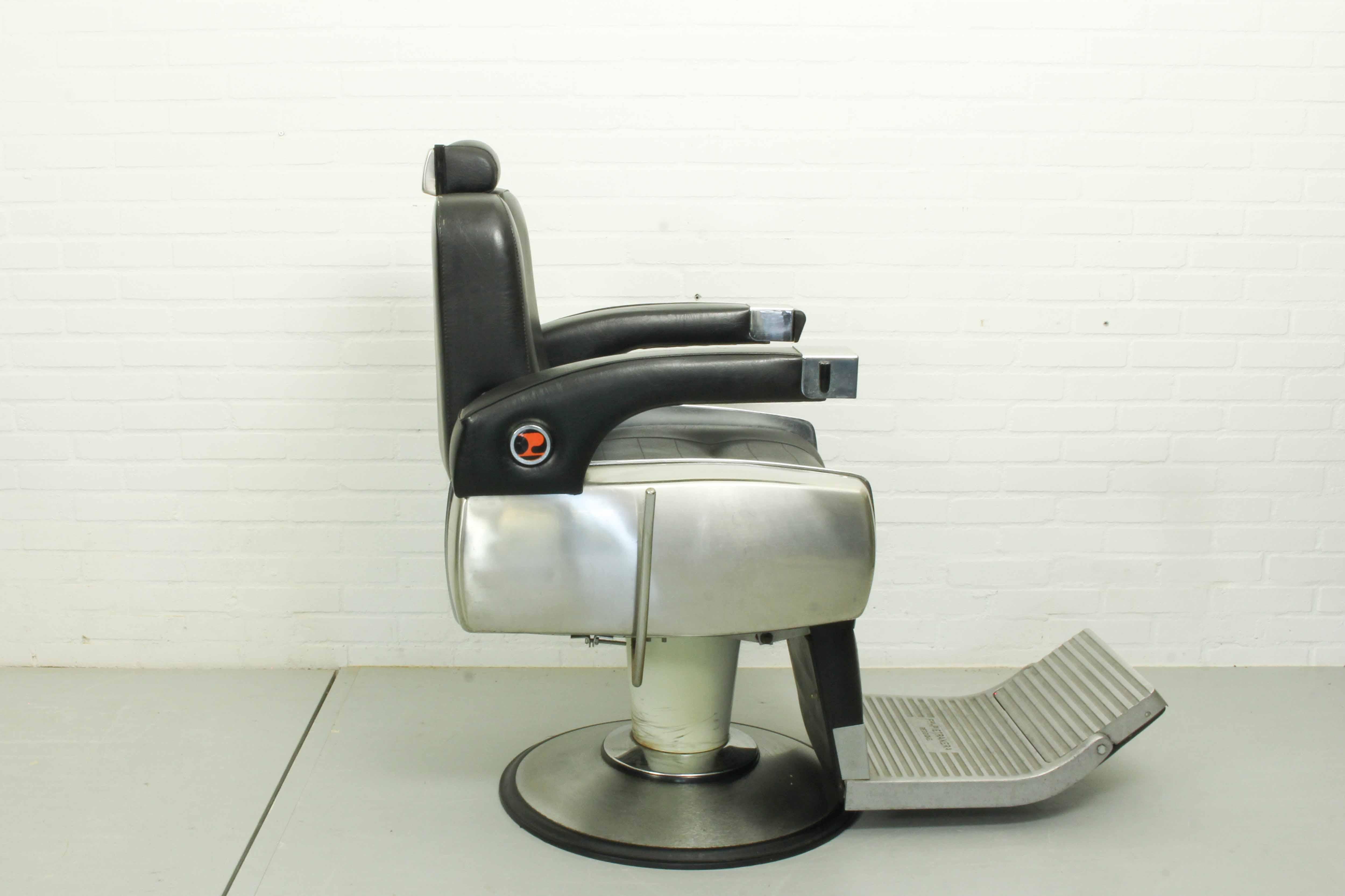 20th Century Complete Mid Century Barbershop Interior: a.o. Set 3 Barber Chair by Pietranella