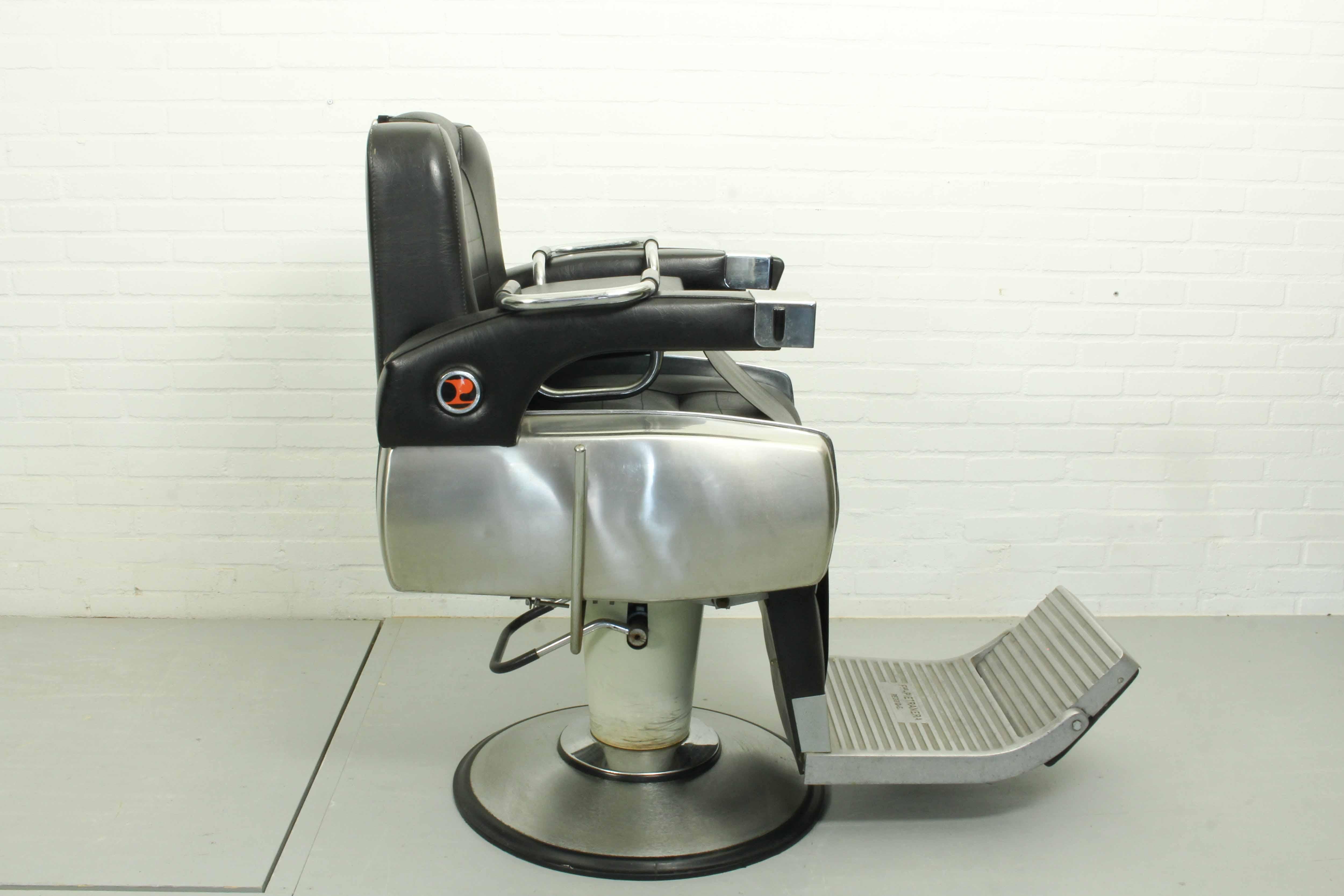 Complete Mid Century Barbershop Interior: a.o. Set 3 Barber Chair by Pietranella 2