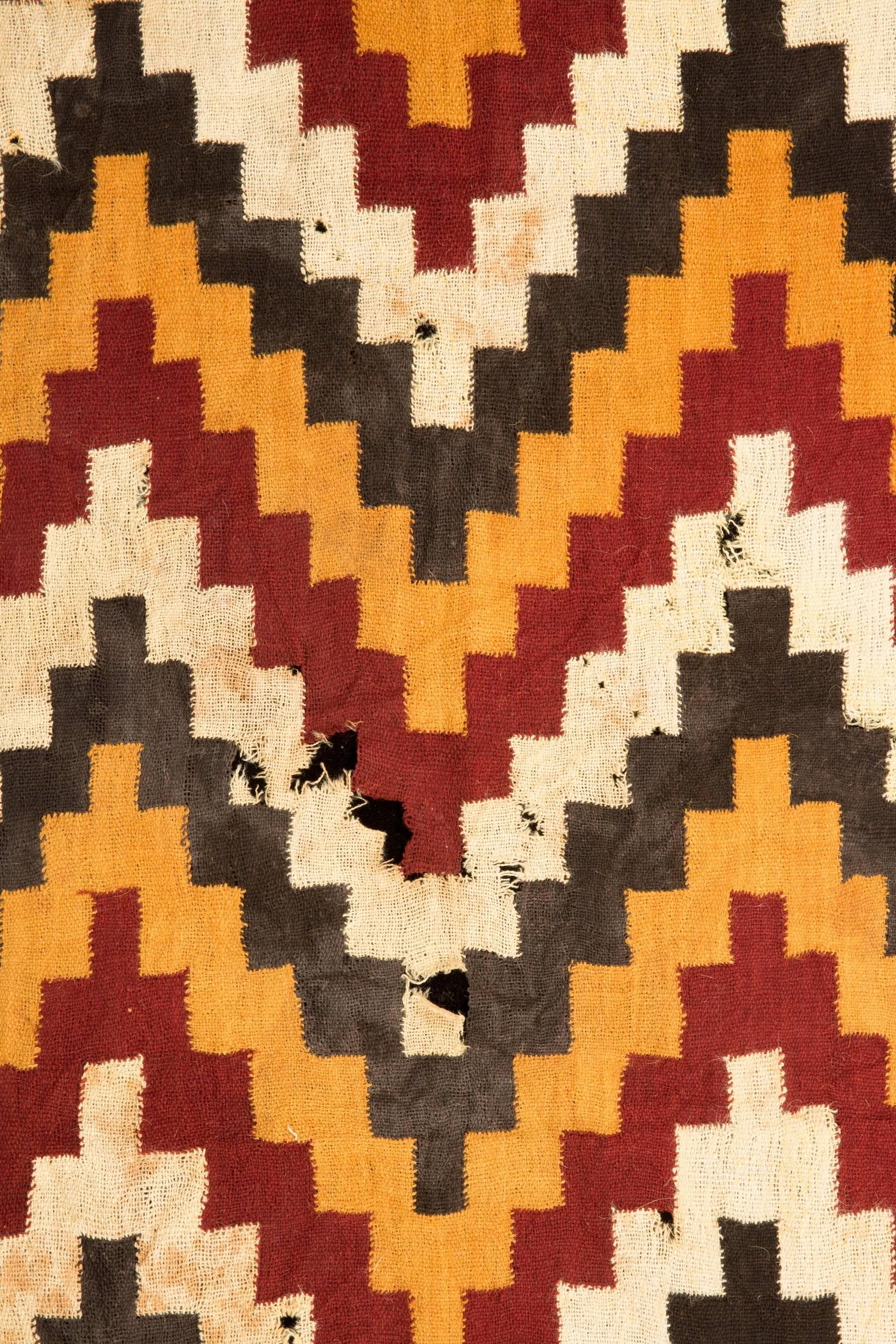 Peruvian Complete Pre-Columbian Nazca Textile, Zig-Zag Patters, Nazca, Peru 200-400 AD