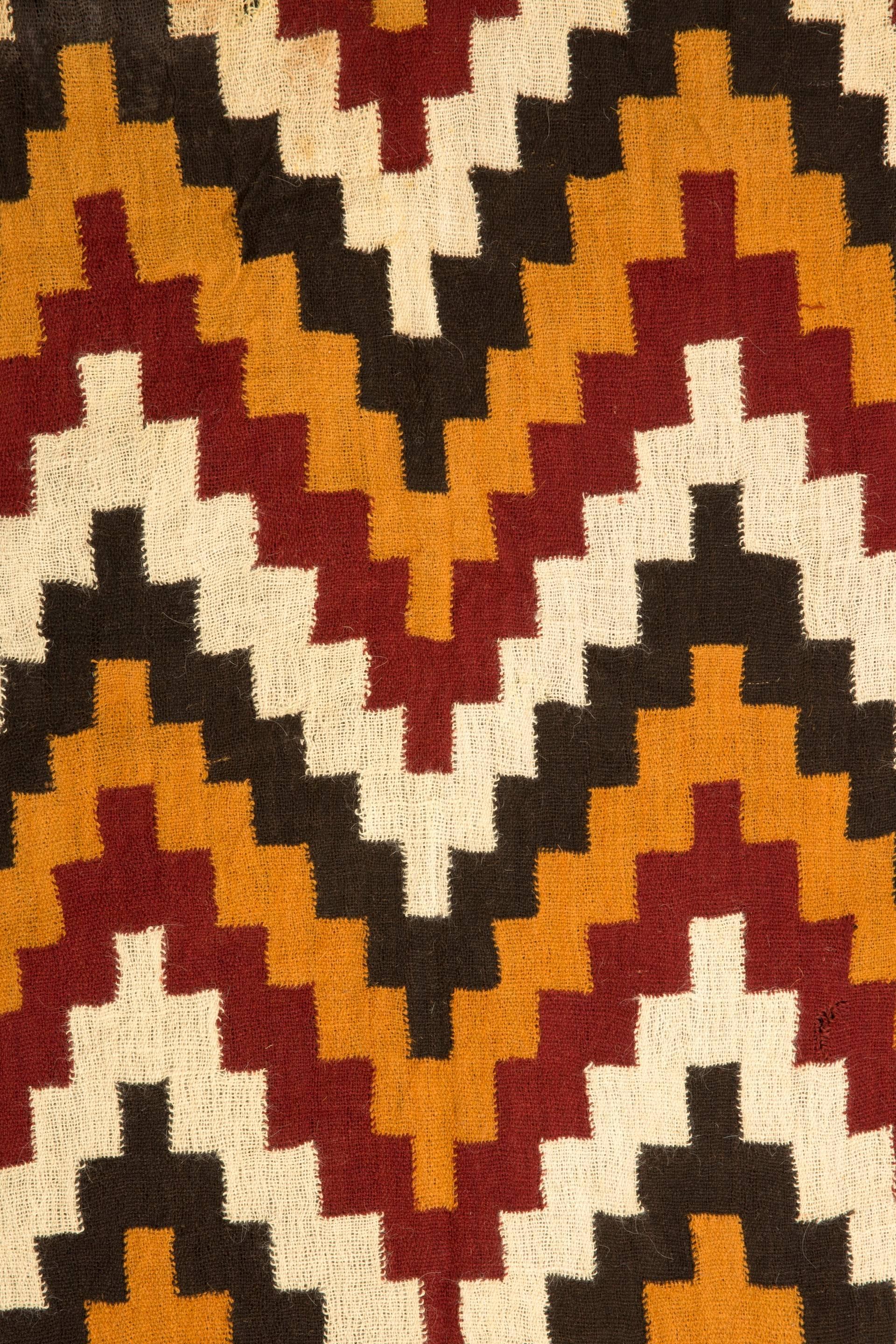 Complete Pre-Columbian Nazca Textile, Zig-Zag Patters, Nazca, Peru 200-400 AD In Good Condition In San Pedro Garza Garcia, Nuevo Leon
