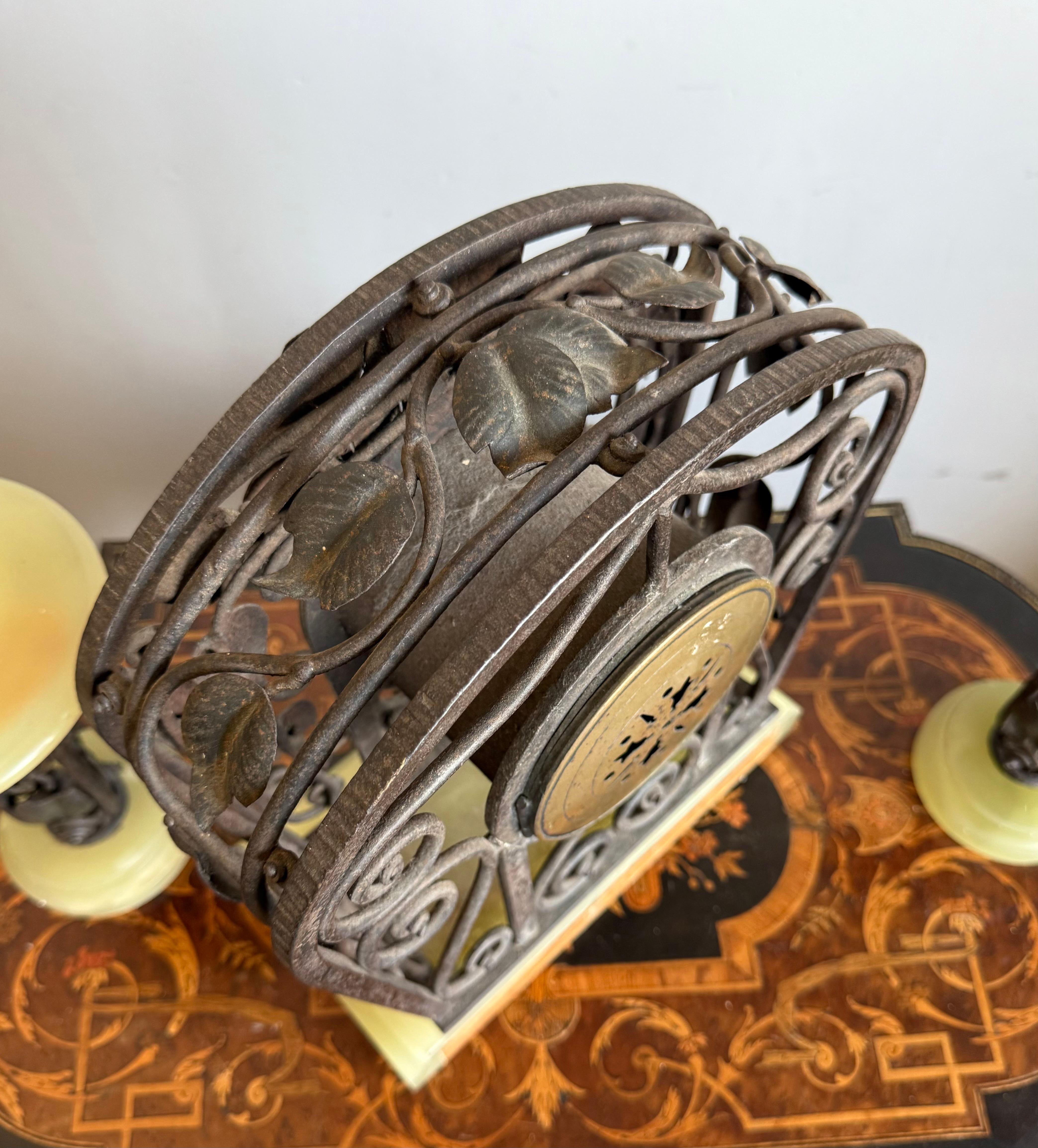Komplettes Set Art Deco Schmiedeeisen & Onyx Uhr mit Cassolettes von M. Vasseur im Angebot 9