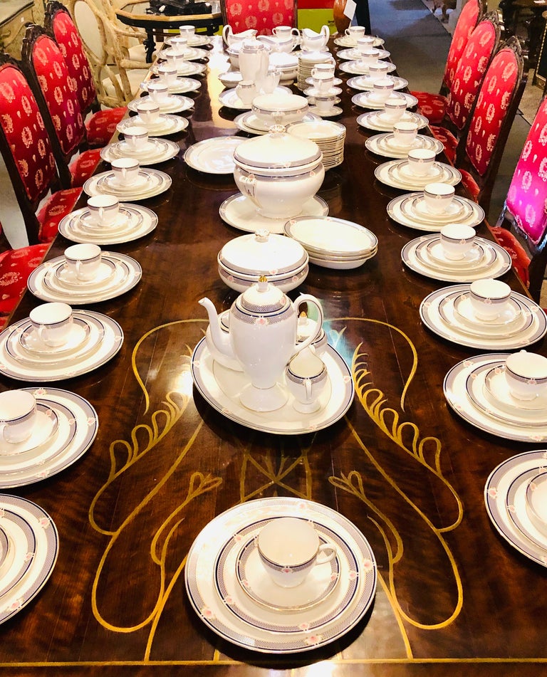 Complete Set of 28 Wedgwood Bone China Waverley Pattern Approximate 195