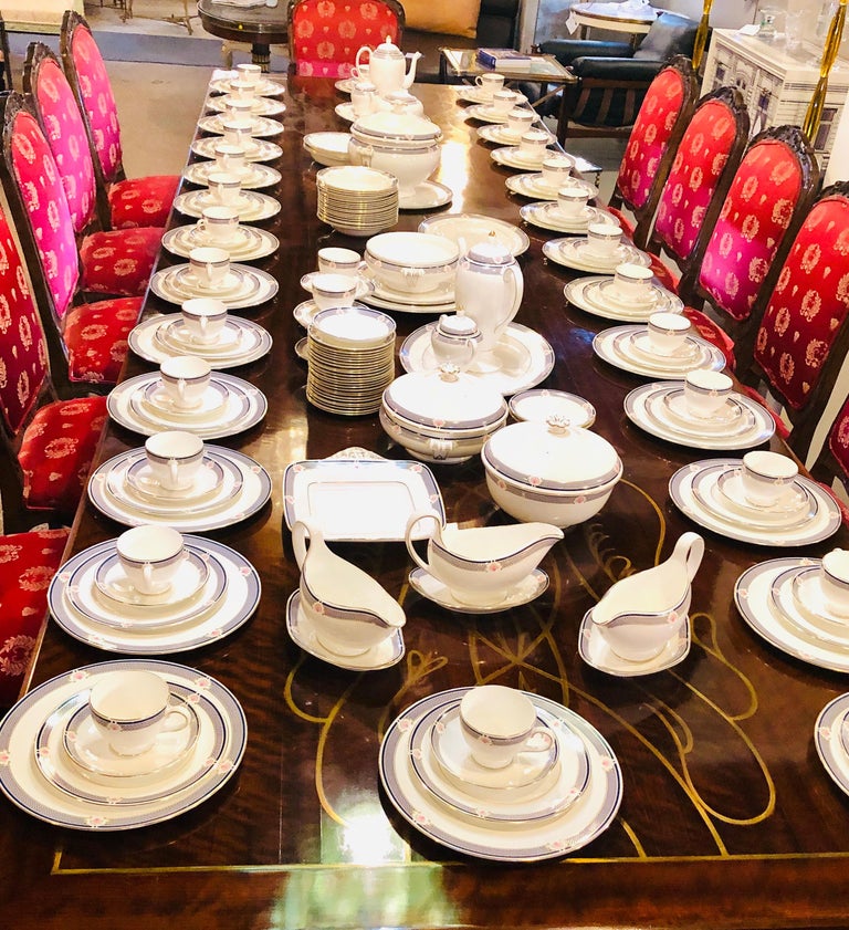 Complete Set of 28 Wedgwood Bone China Waverley Pattern Approximate 195