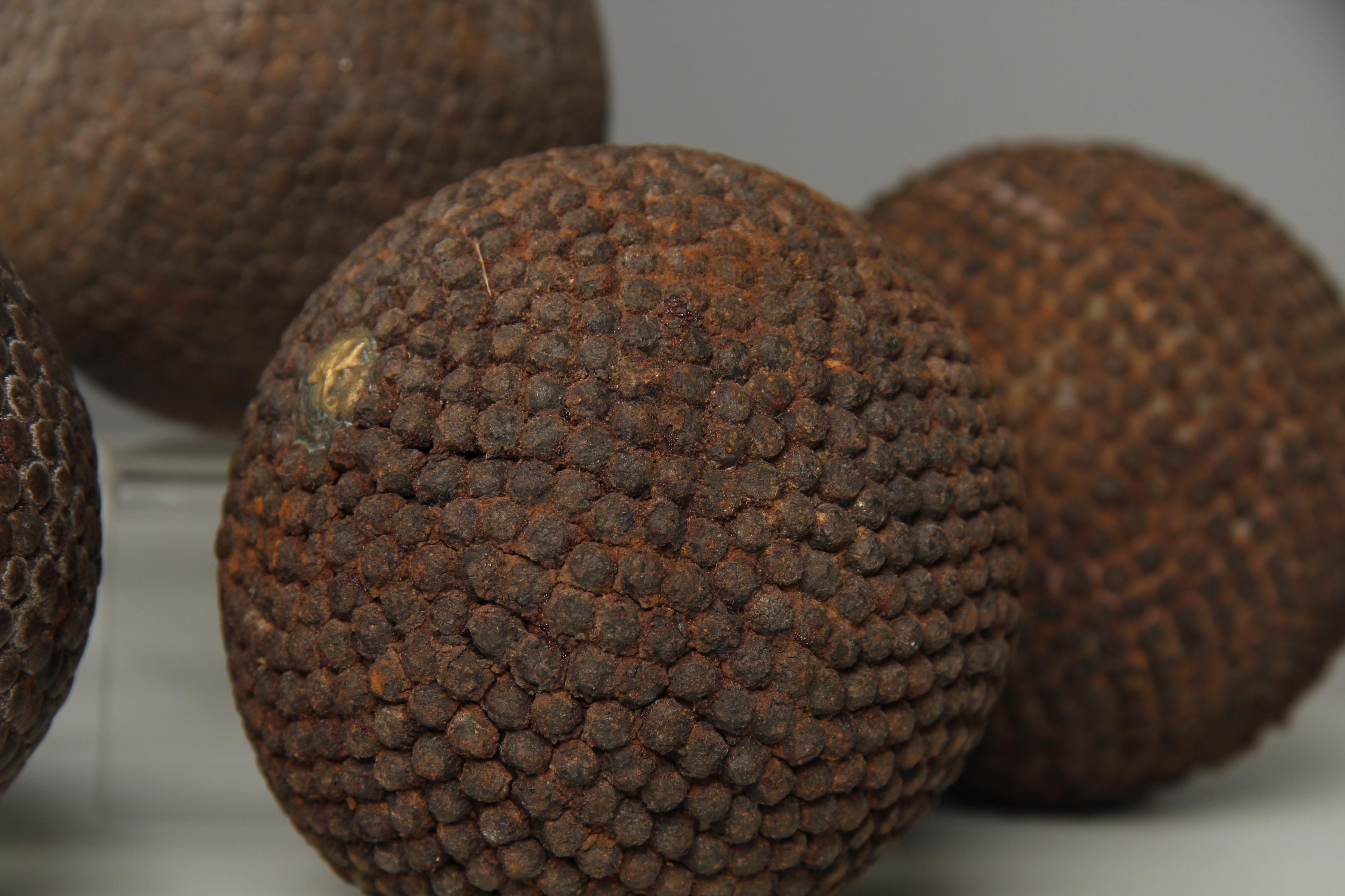 19th Century Complete Set Of Antique Boule Balls, 8 Pieces, Pétanque, 1880s, France For Sale