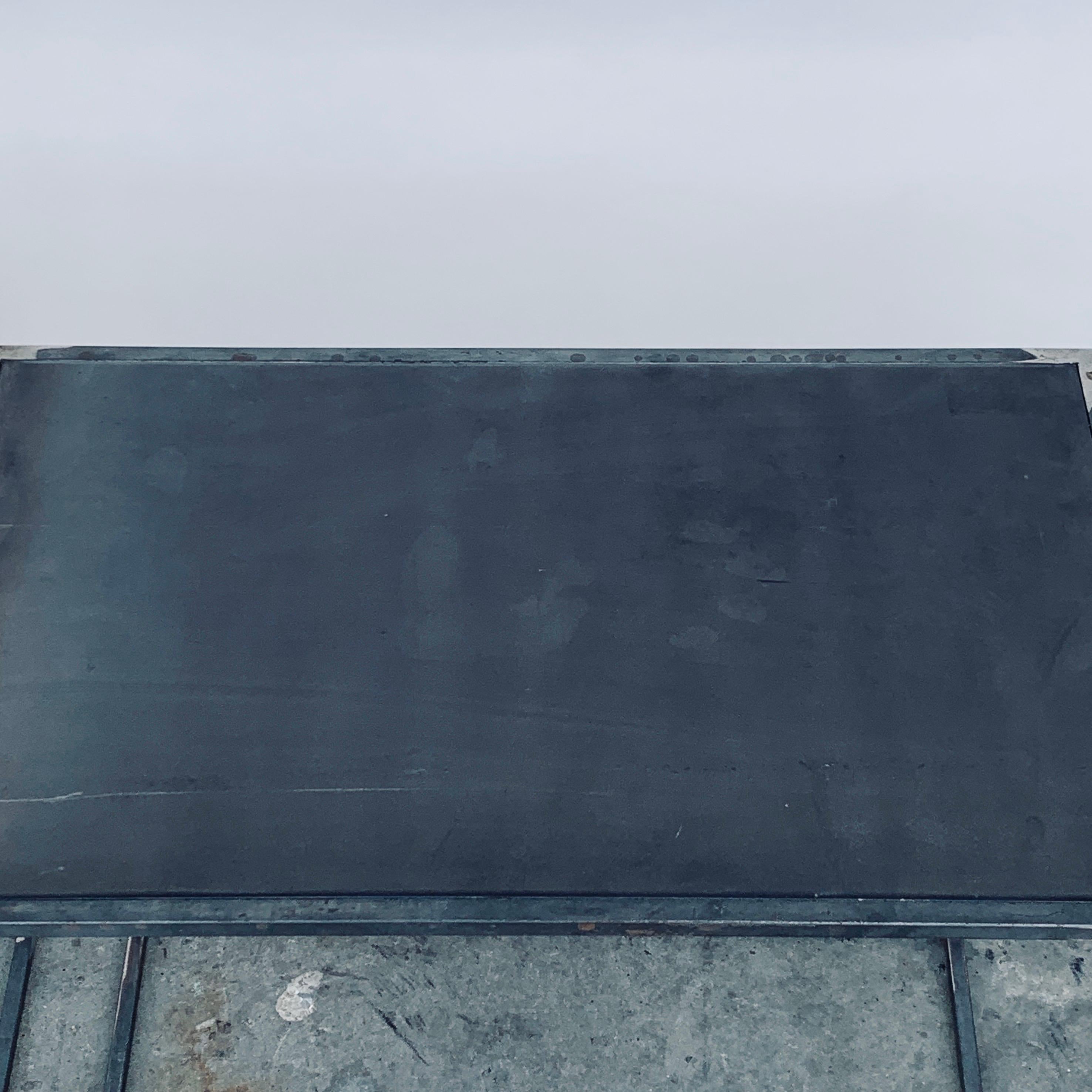 Set completo di tavoli da soggiorno minimalisti in acciaio patinato 