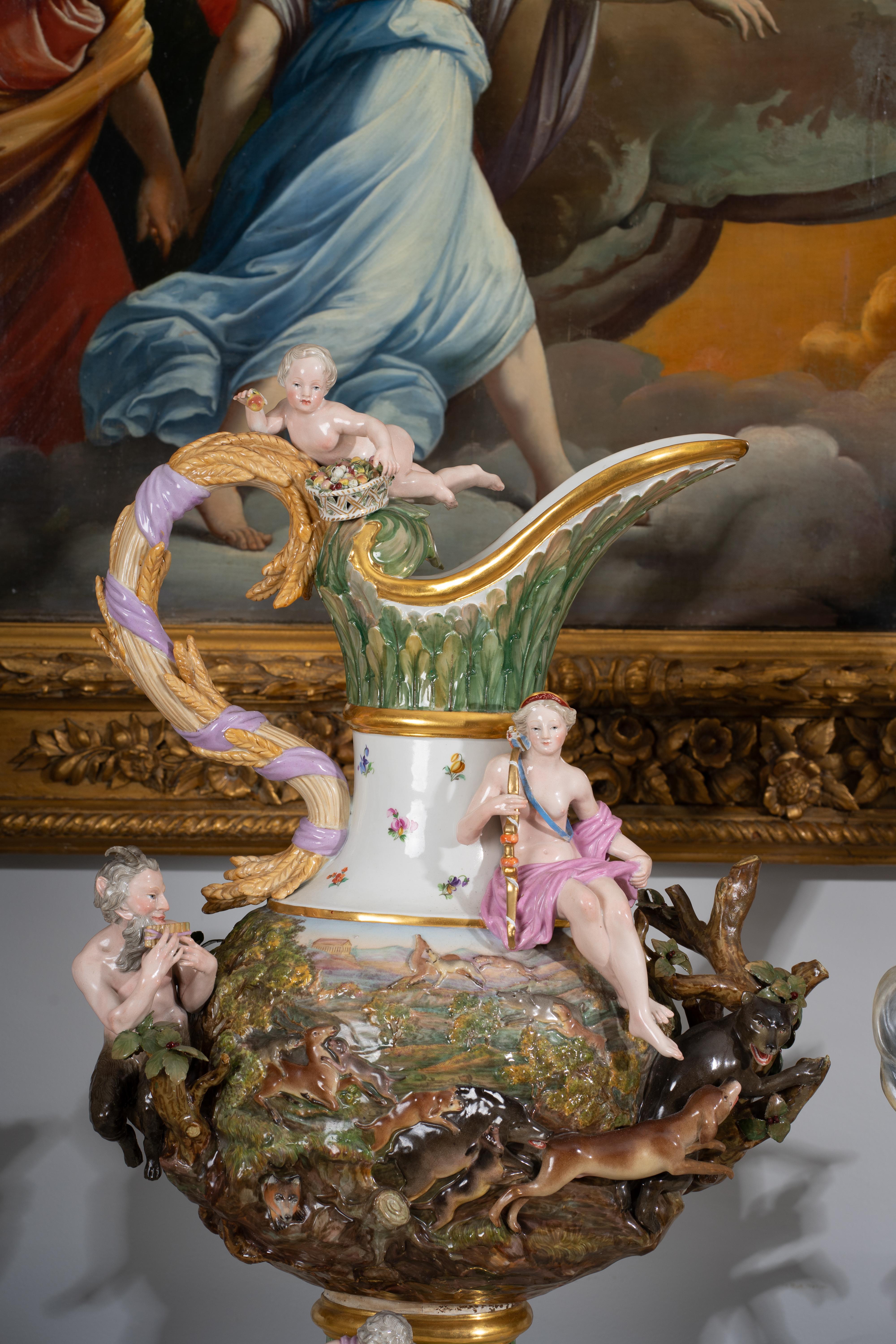 Porcelaine Ensemble complet de quatre aiguières à éléments de Meissen en vente