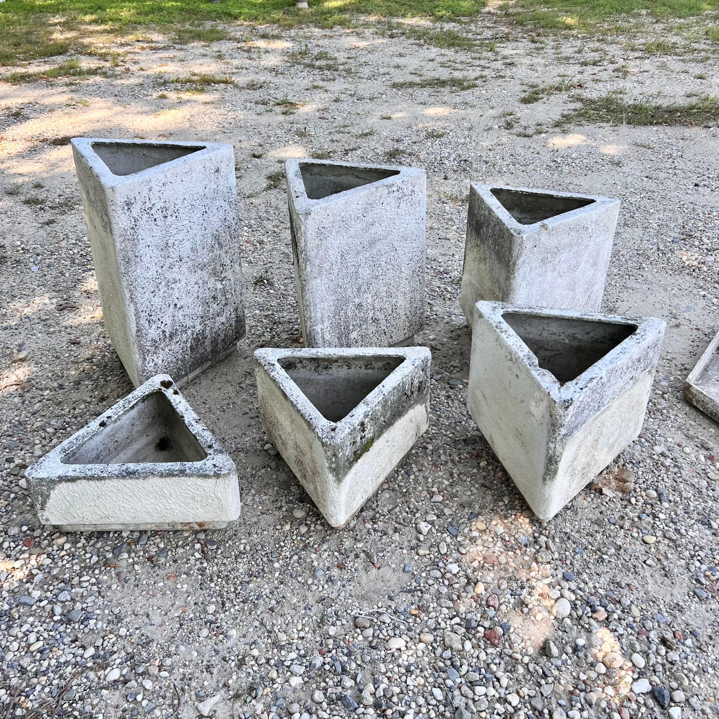 Complete set of 1970s triangular concrete planters designed by Swiss neo-functionalist and industrial design pioneer Willy Guhl for Eternit in Switzerland.

Each multifaceted planter can be arranged in a multitude of ways. Each triangle is the same