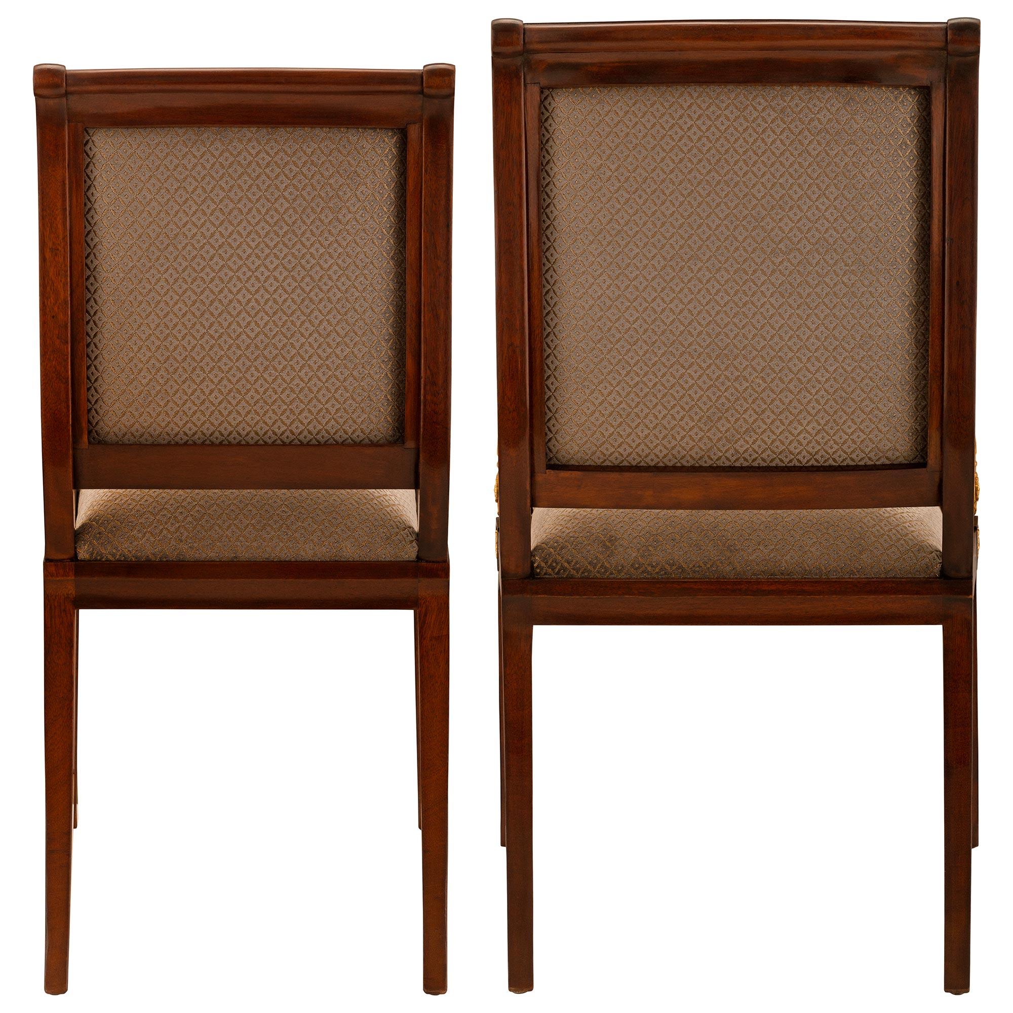 Ensemble complet de douze chaises de salle à manger néoclassiques françaises du 19e siècle en vente 5