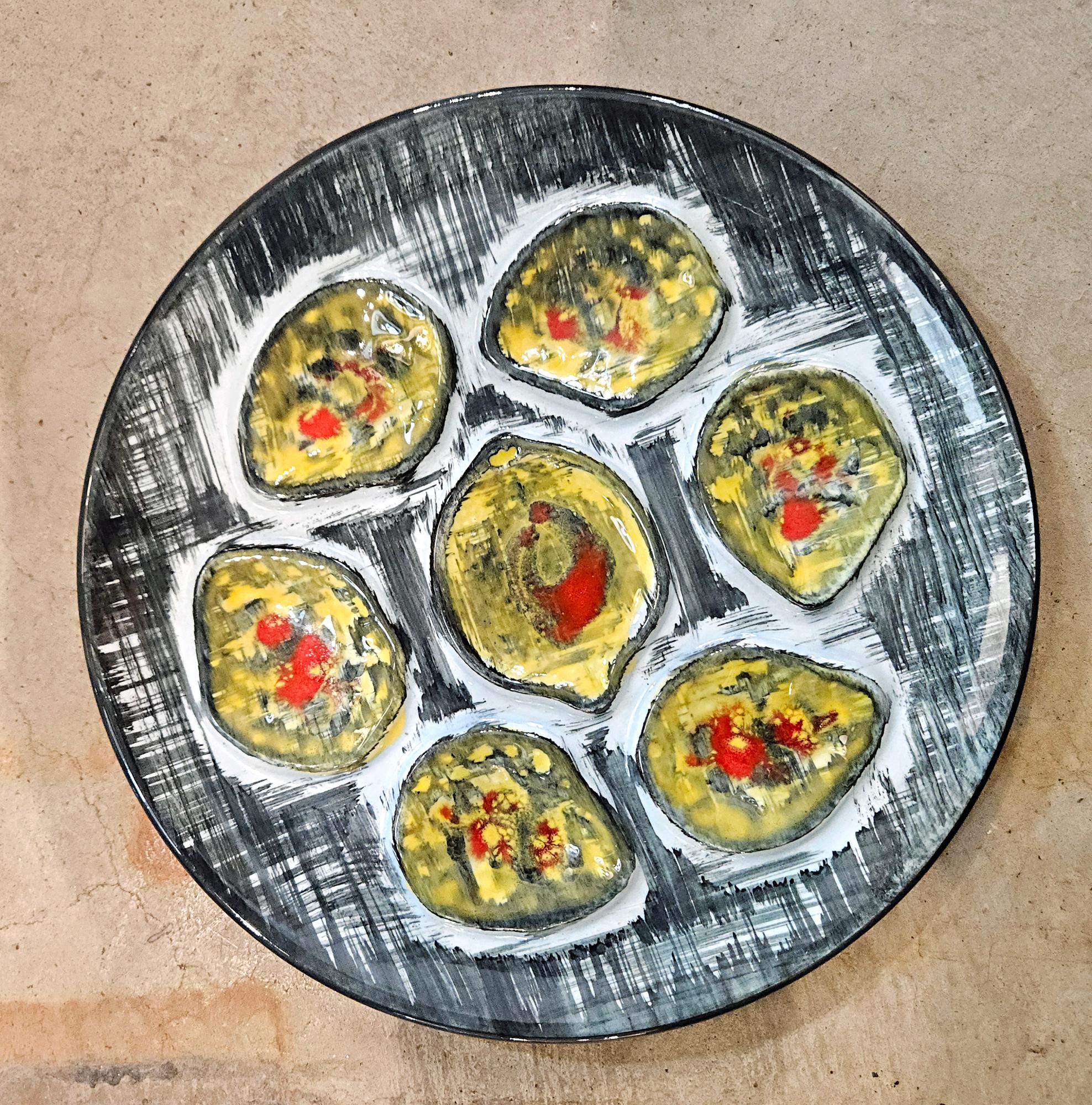 Kompletter Satz von zwölf handbemalten Austerntellern aus MBFA-Porzellan (Moderne der Mitte des Jahrhunderts) im Angebot