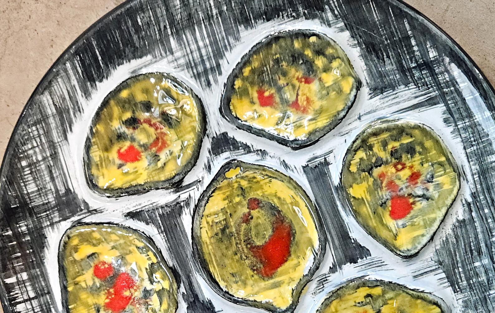 Kompletter Satz von zwölf handbemalten Austerntellern aus MBFA-Porzellan im Zustand „Gut“ im Angebot in Downingtown, PA